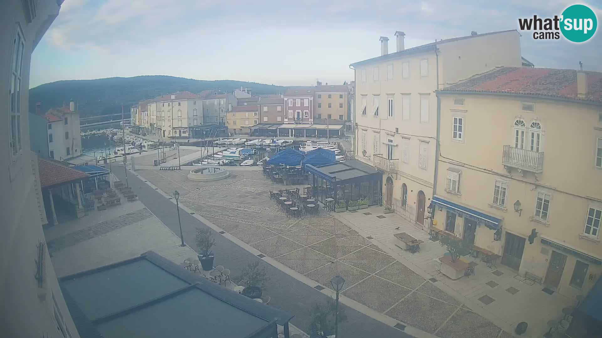 LIVE cam Cres city – place principale et “mandrač” – île de Cres – Croatie