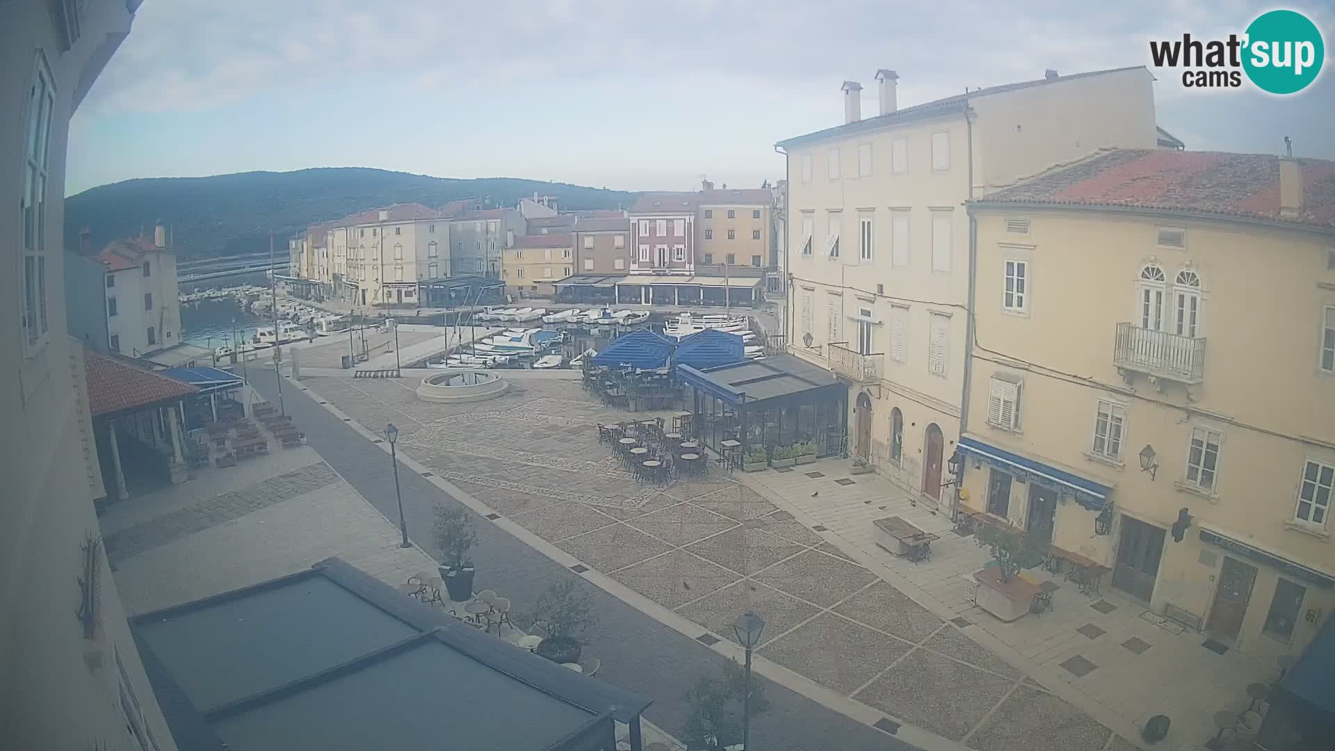 LIVE cam Cres città – piazza principale e “mandrač” – isola di Cherso – Croazia