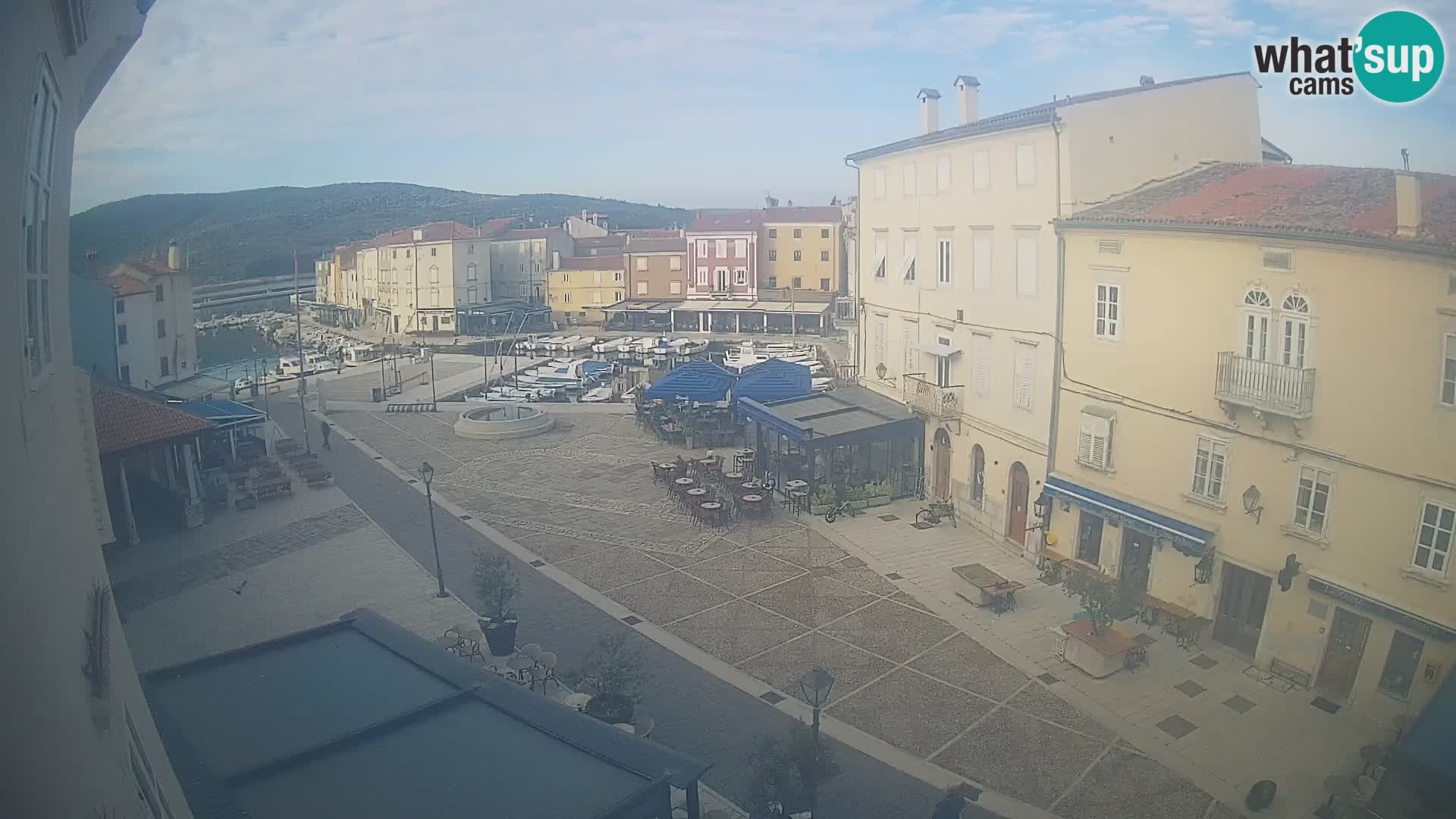 Cámara en vivo ciudad de Cres – plaza principal y “mandrač” – isla de Cres – Croacia