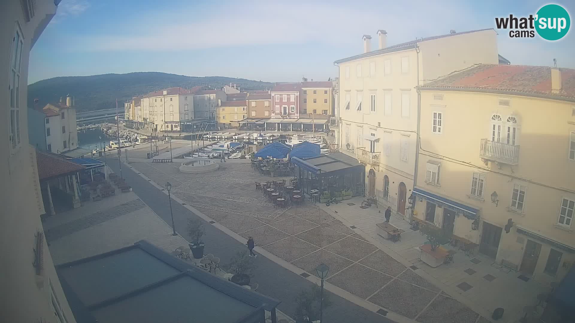 LIVE cam Cres Stadt – Hauptplatz und “mandrač” – Cres Insel – Kroatien