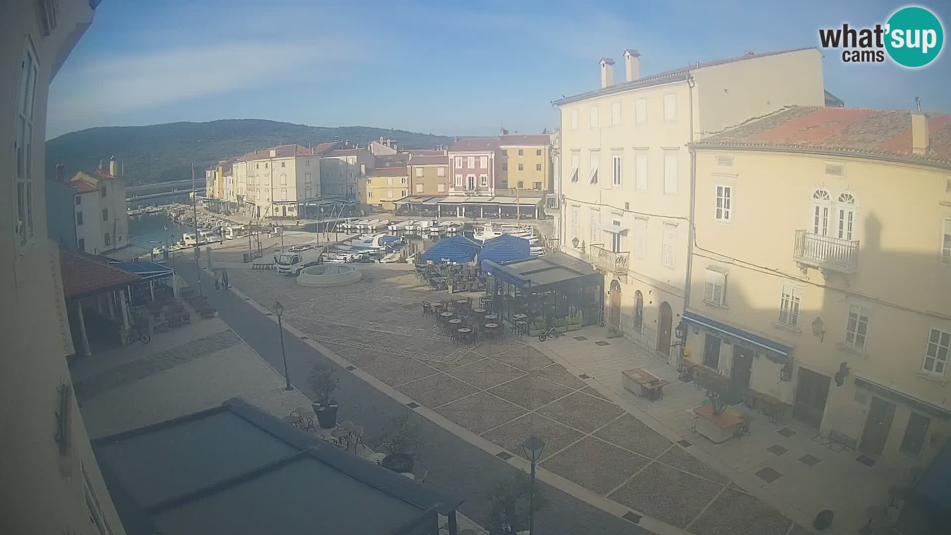 LIVE cam Cres Stadt – Hauptplatz und “mandrač” – Cres Insel – Kroatien