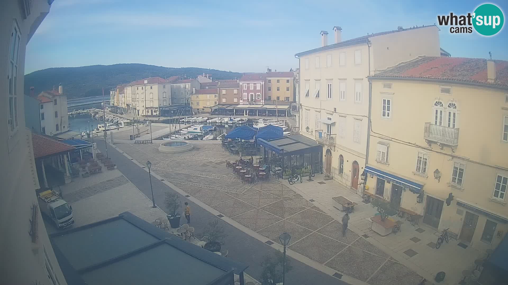 LIVE cam Cres città – piazza principale e “mandrač” – isola di Cherso – Croazia