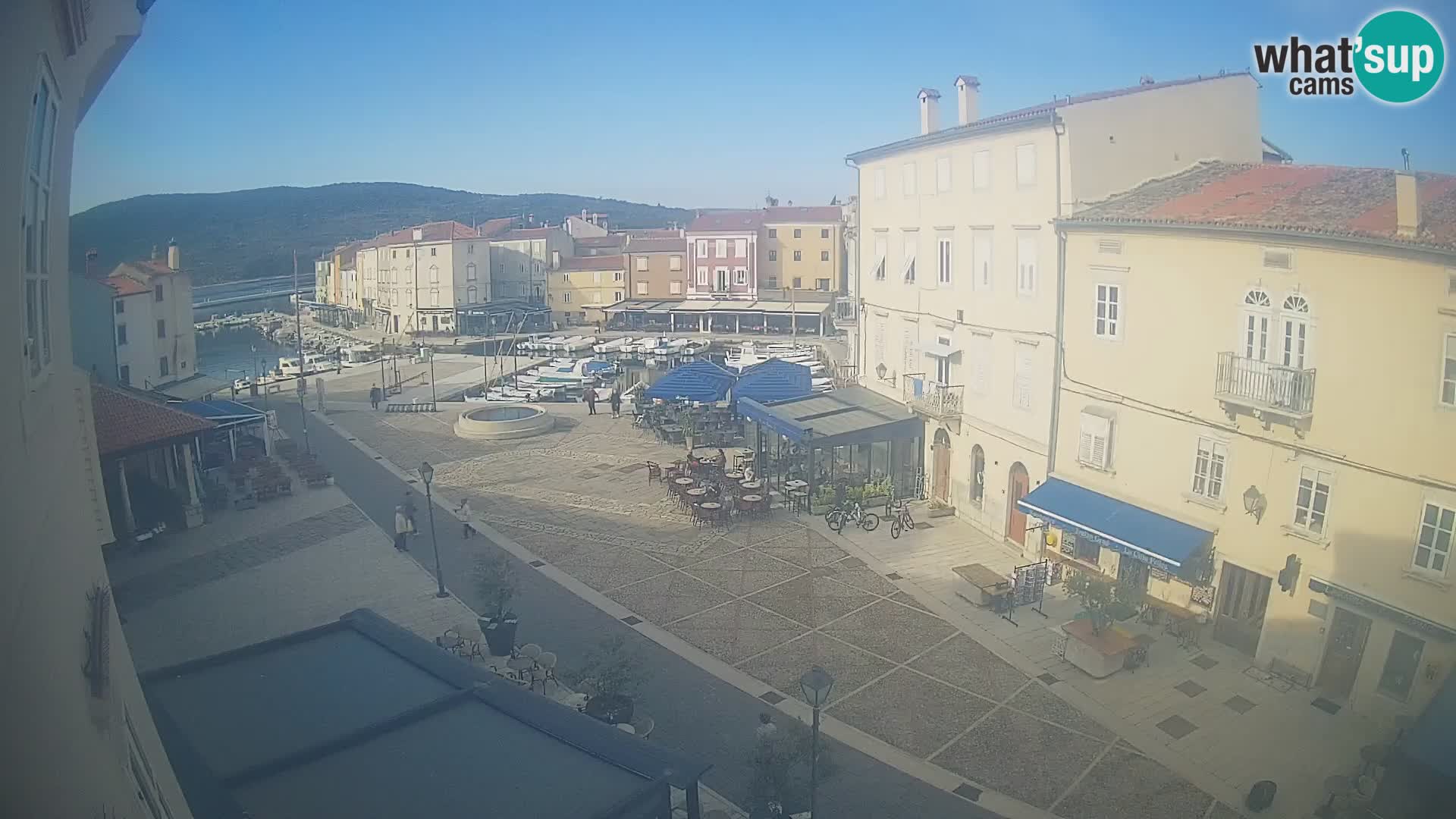 LIVE cam Cres Stadt – Hauptplatz und “mandrač” – Cres Insel – Kroatien