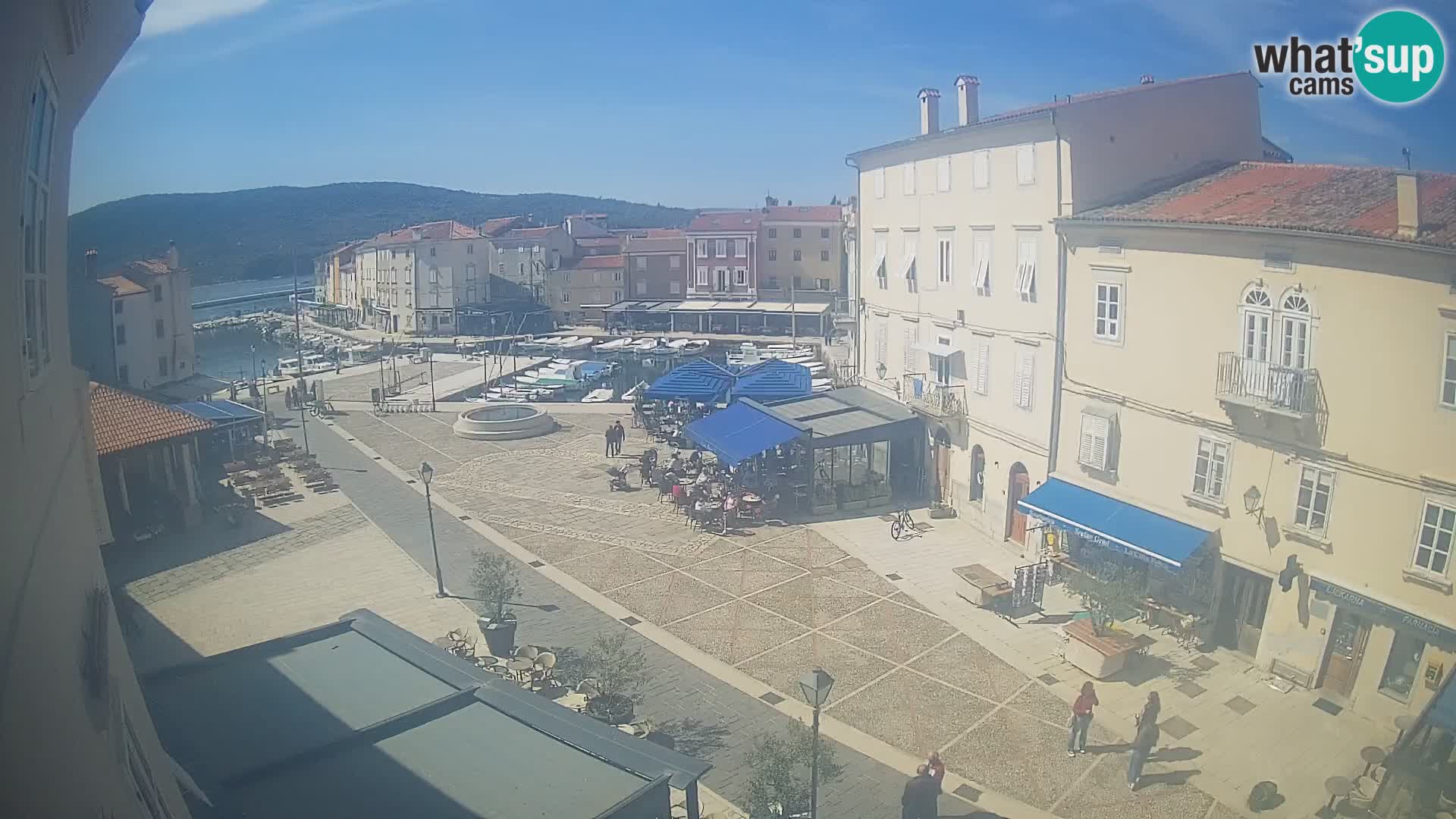 LIVE cam Cres city – place principale et “mandrač” – île de Cres – Croatie