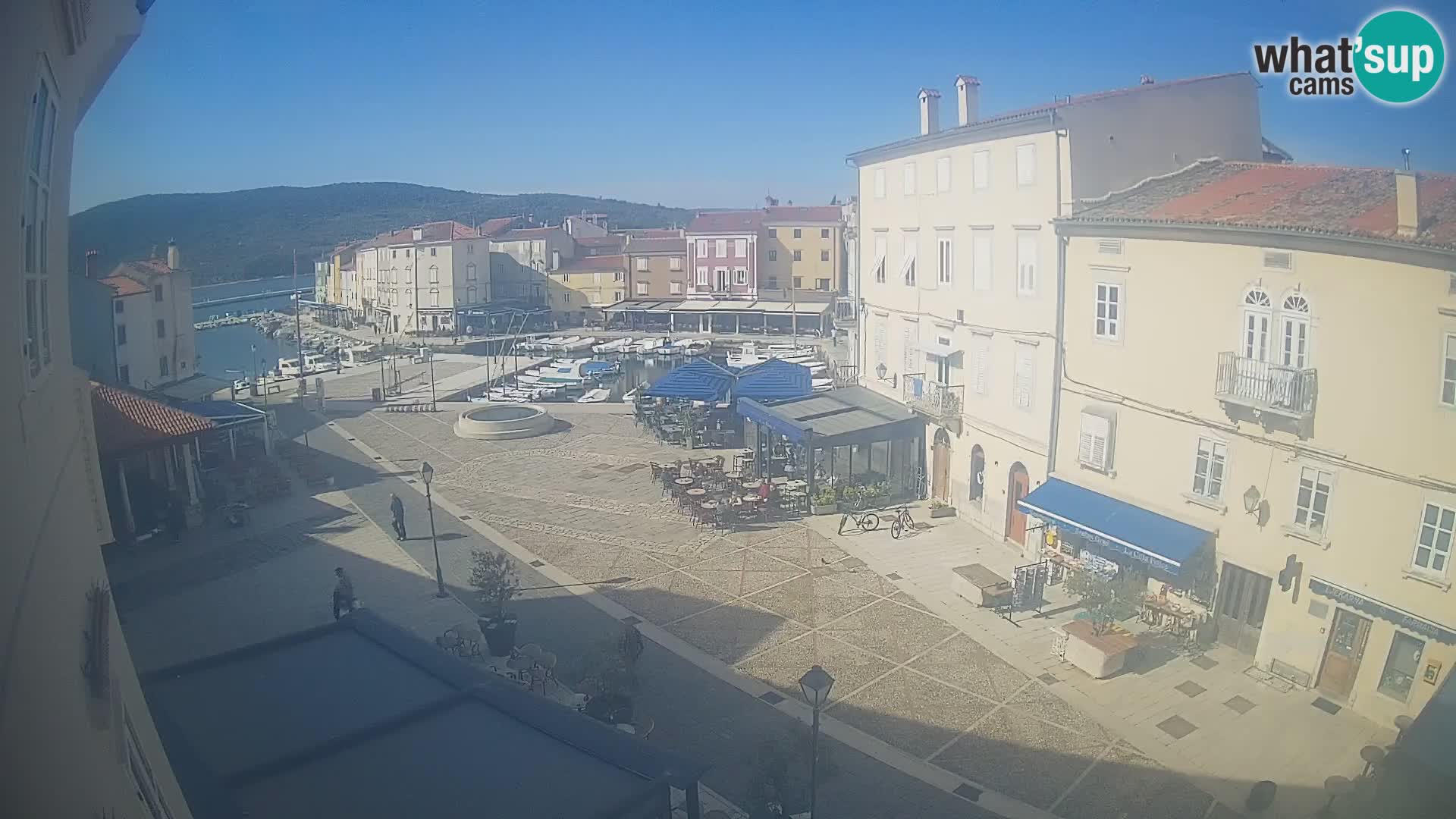 LIVE cam Cres città – piazza principale e “mandrač” – isola di Cherso – Croazia