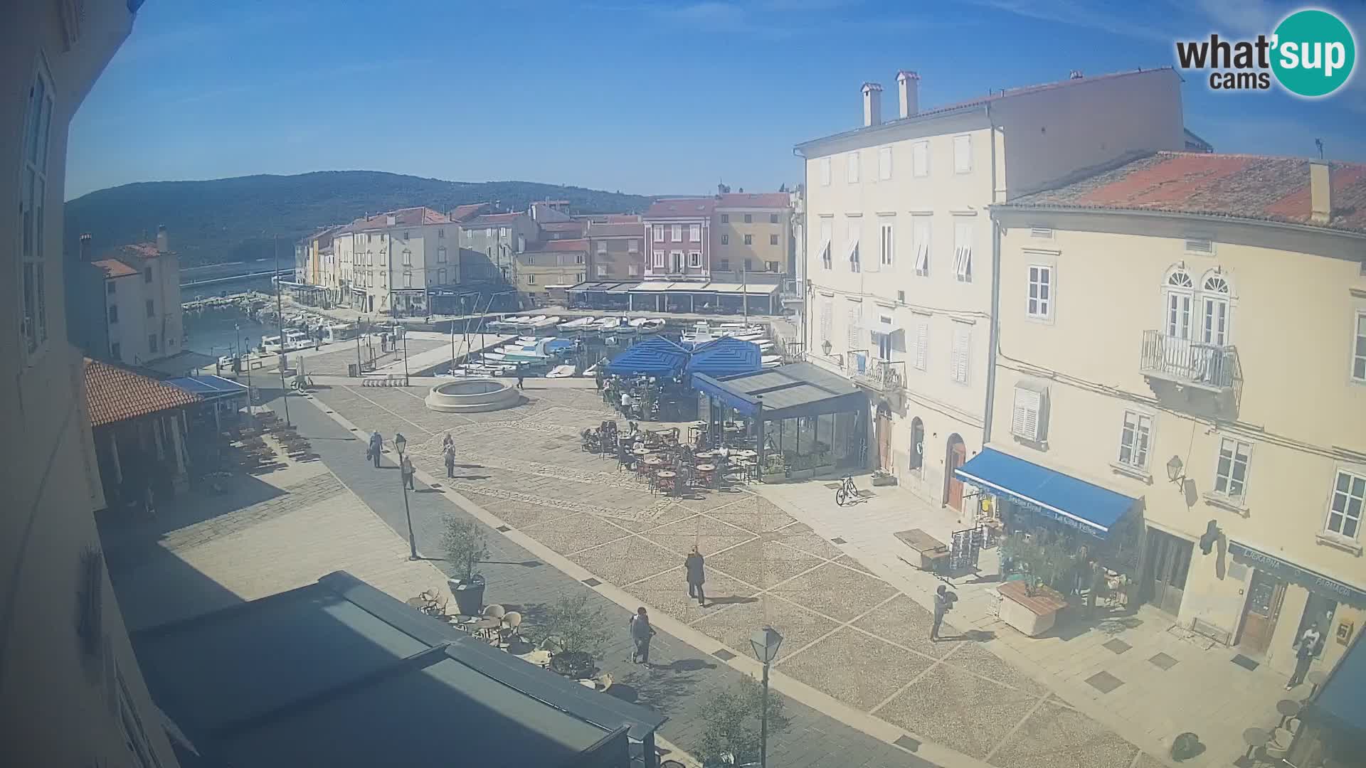 LIVE cam Cres city – place principale et “mandrač” – île de Cres – Croatie