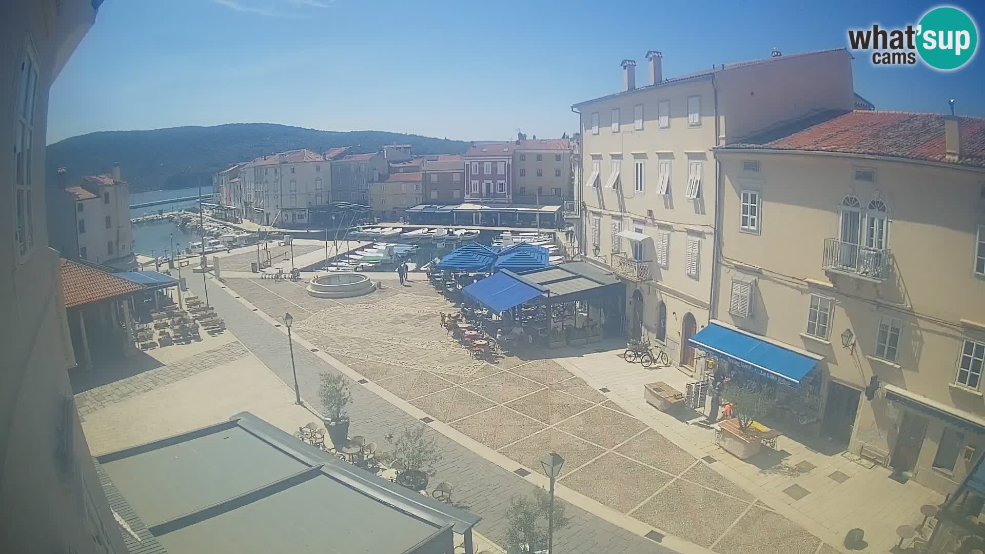 LIVE cam Cres city – place principale et “mandrač” – île de Cres – Croatie