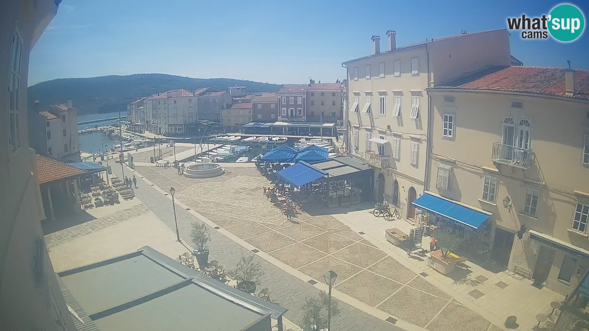 Cámara en vivo ciudad de Cres – plaza principal y “mandrač” – isla de Cres – Croacia