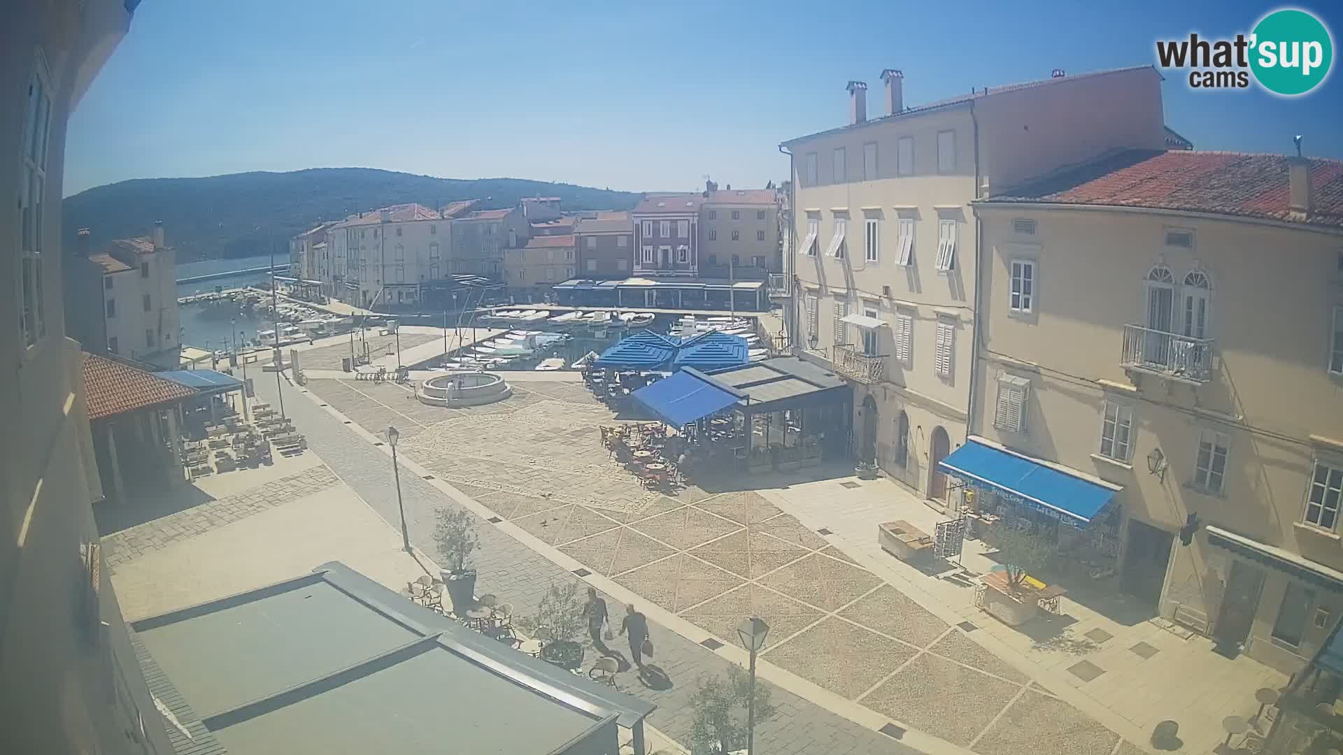 Cámara en vivo ciudad de Cres – plaza principal y “mandrač” – isla de Cres – Croacia