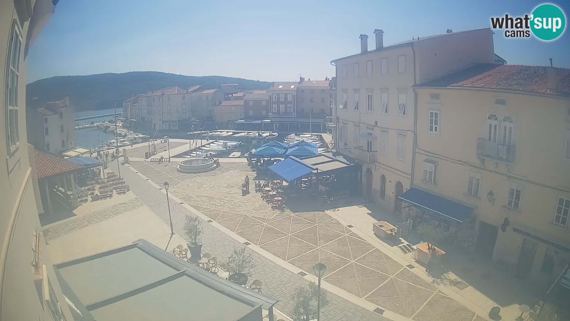 LIVE cam Cres città – piazza principale e “mandrač” – isola di Cherso – Croazia