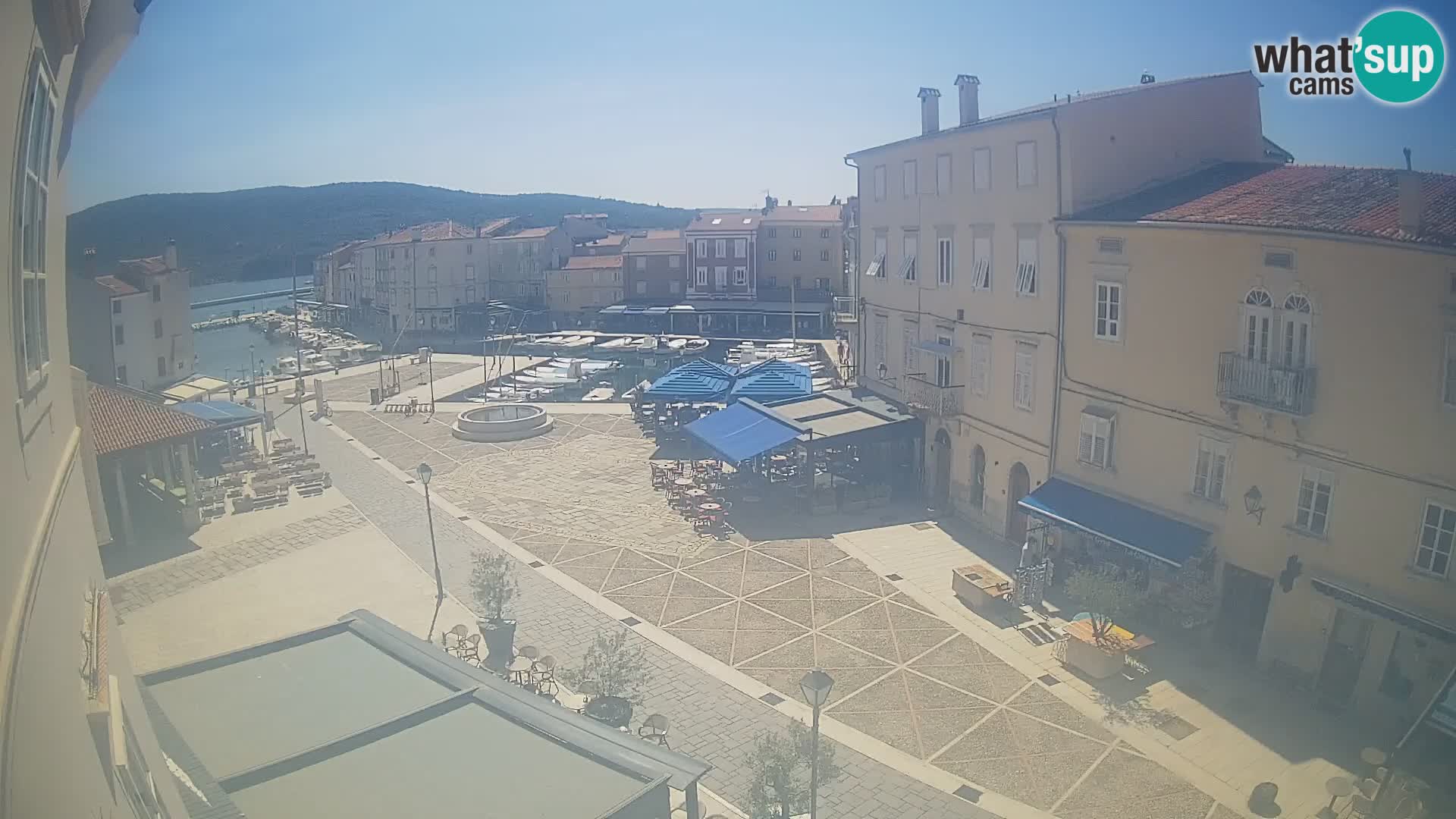 LIVE cam Cres città – piazza principale e “mandrač” – isola di Cherso – Croazia