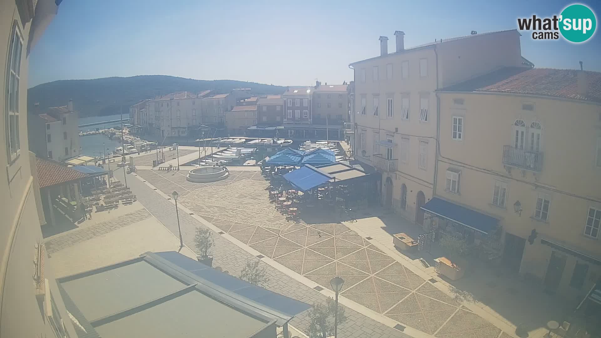 LIVE cam Cres città – piazza principale e “mandrač” – isola di Cherso – Croazia