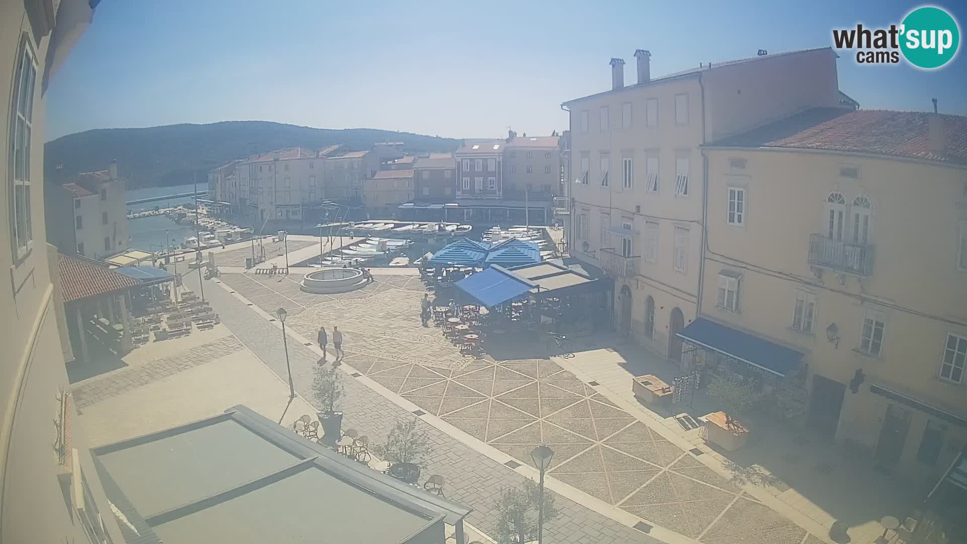 Cámara en vivo ciudad de Cres – plaza principal y “mandrač” – isla de Cres – Croacia