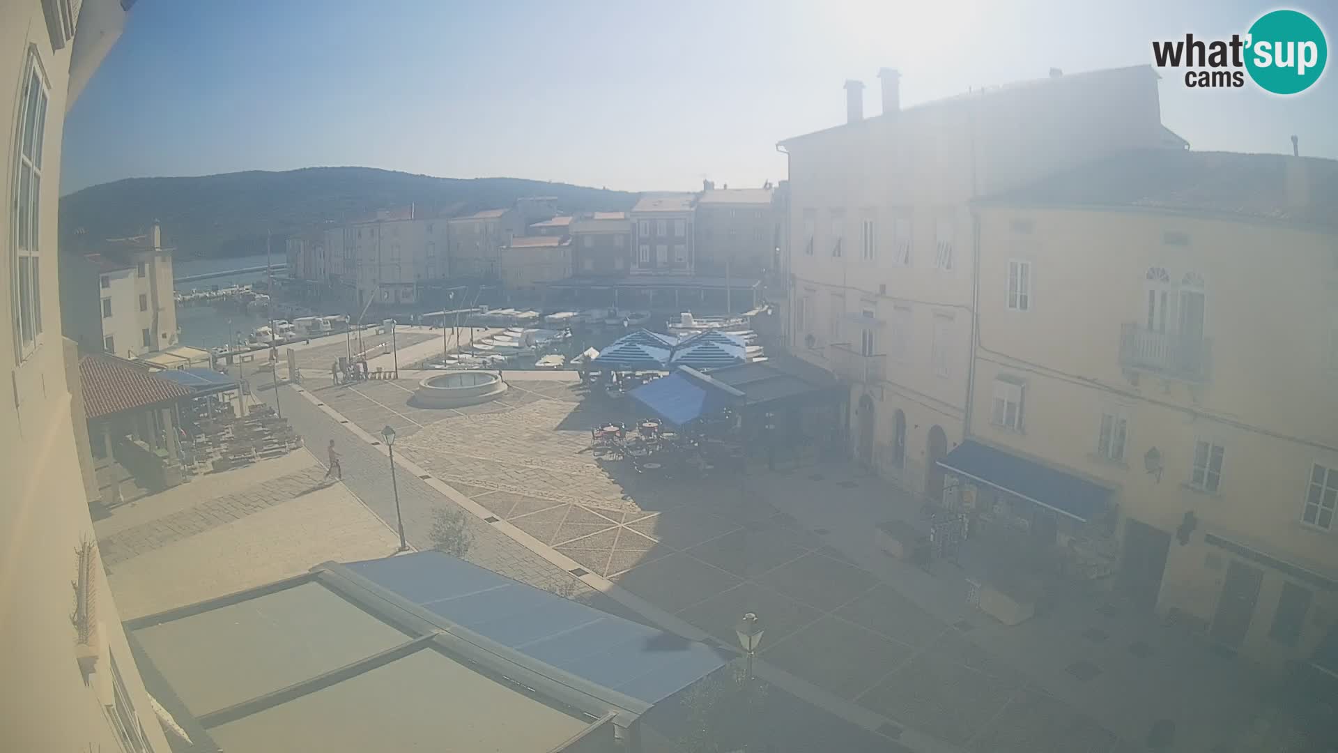 LIVE cam Cres city – place principale et “mandrač” – île de Cres – Croatie