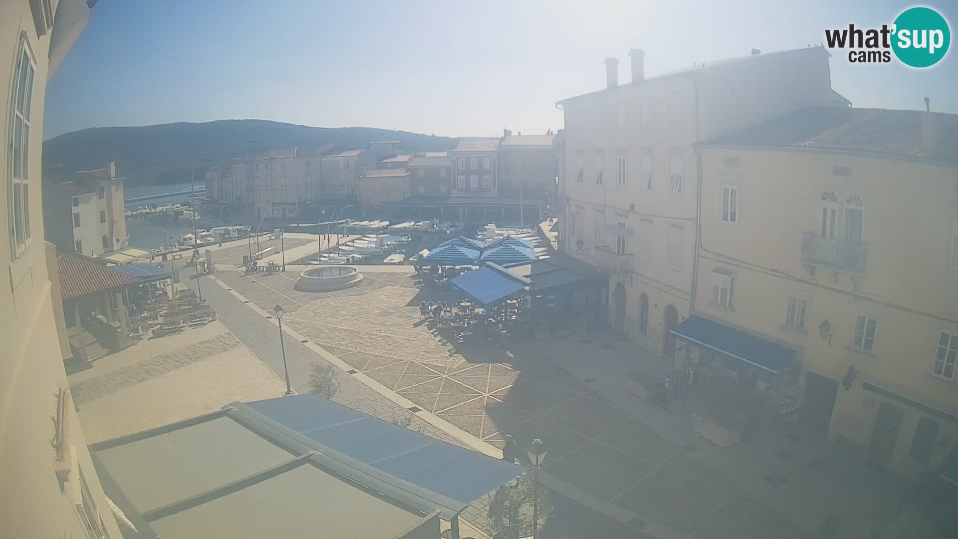 LIVE cam Cres Stadt – Hauptplatz und “mandrač” – Cres Insel – Kroatien