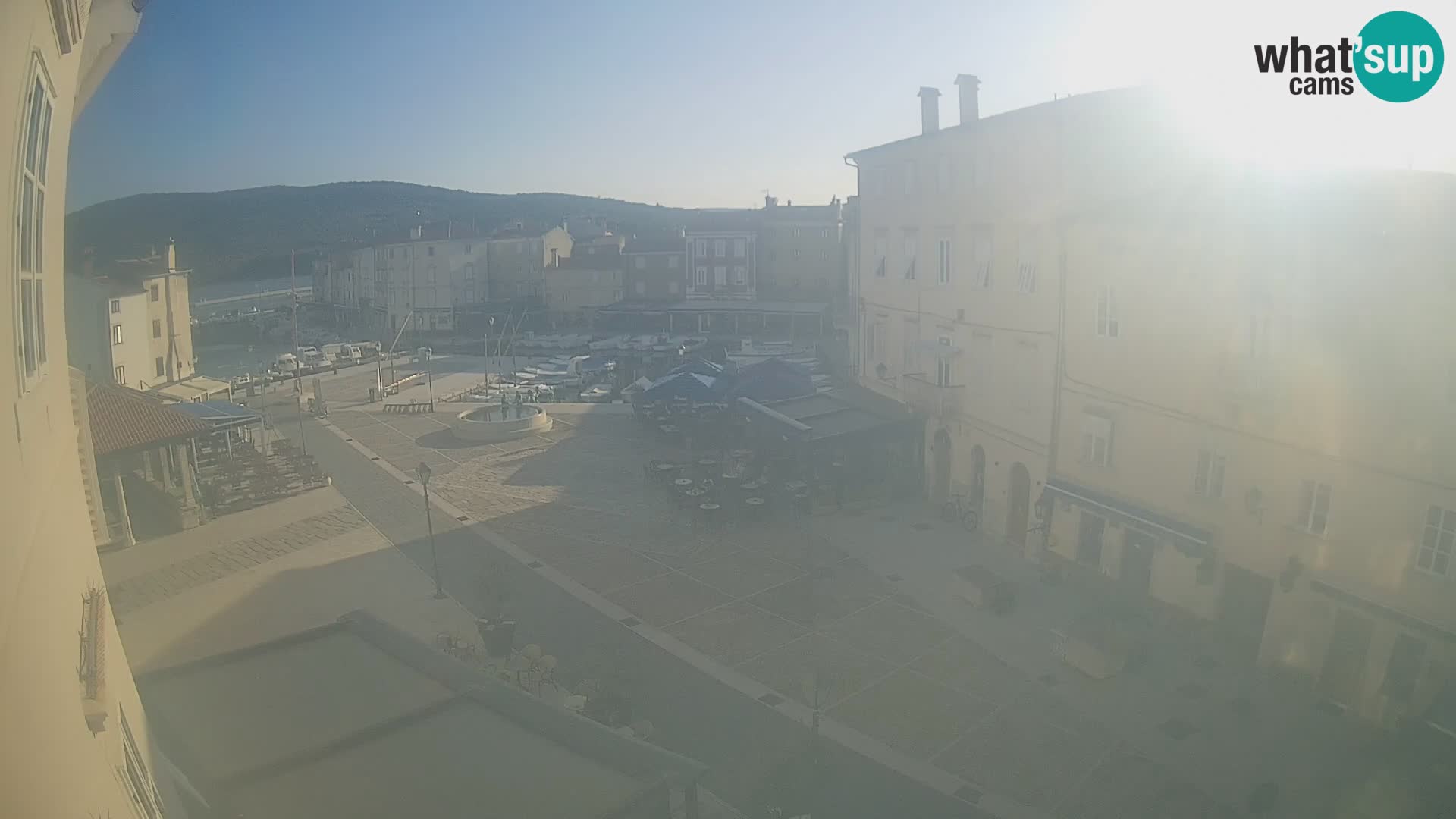 LIVE cam Cres Stadt – Hauptplatz und “mandrač” – Cres Insel – Kroatien
