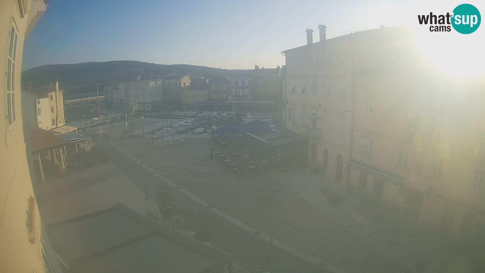 LIVE cam Cres città – piazza principale e “mandrač” – isola di Cherso – Croazia