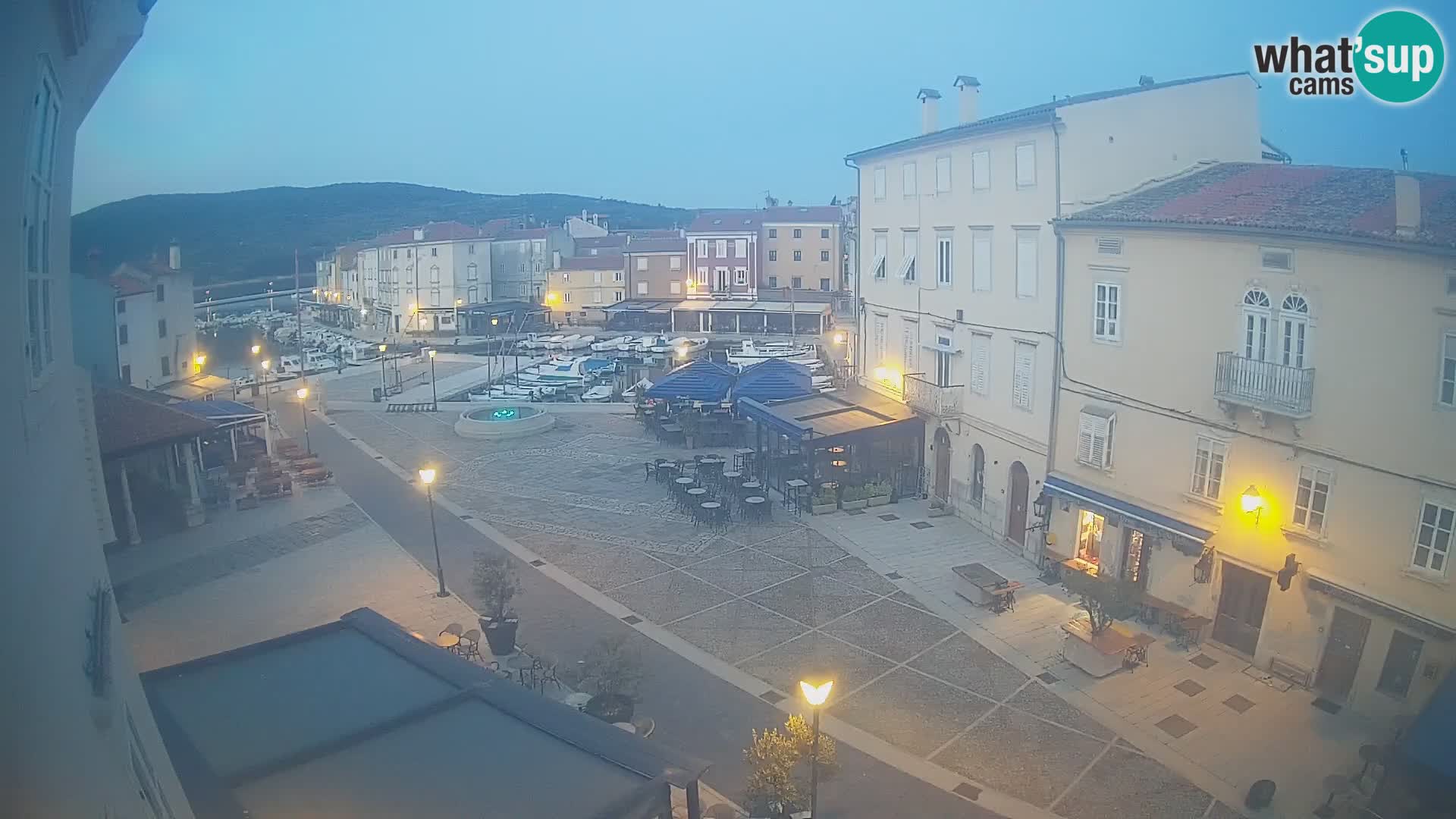 LIVE cam Cres city – place principale et “mandrač” – île de Cres – Croatie