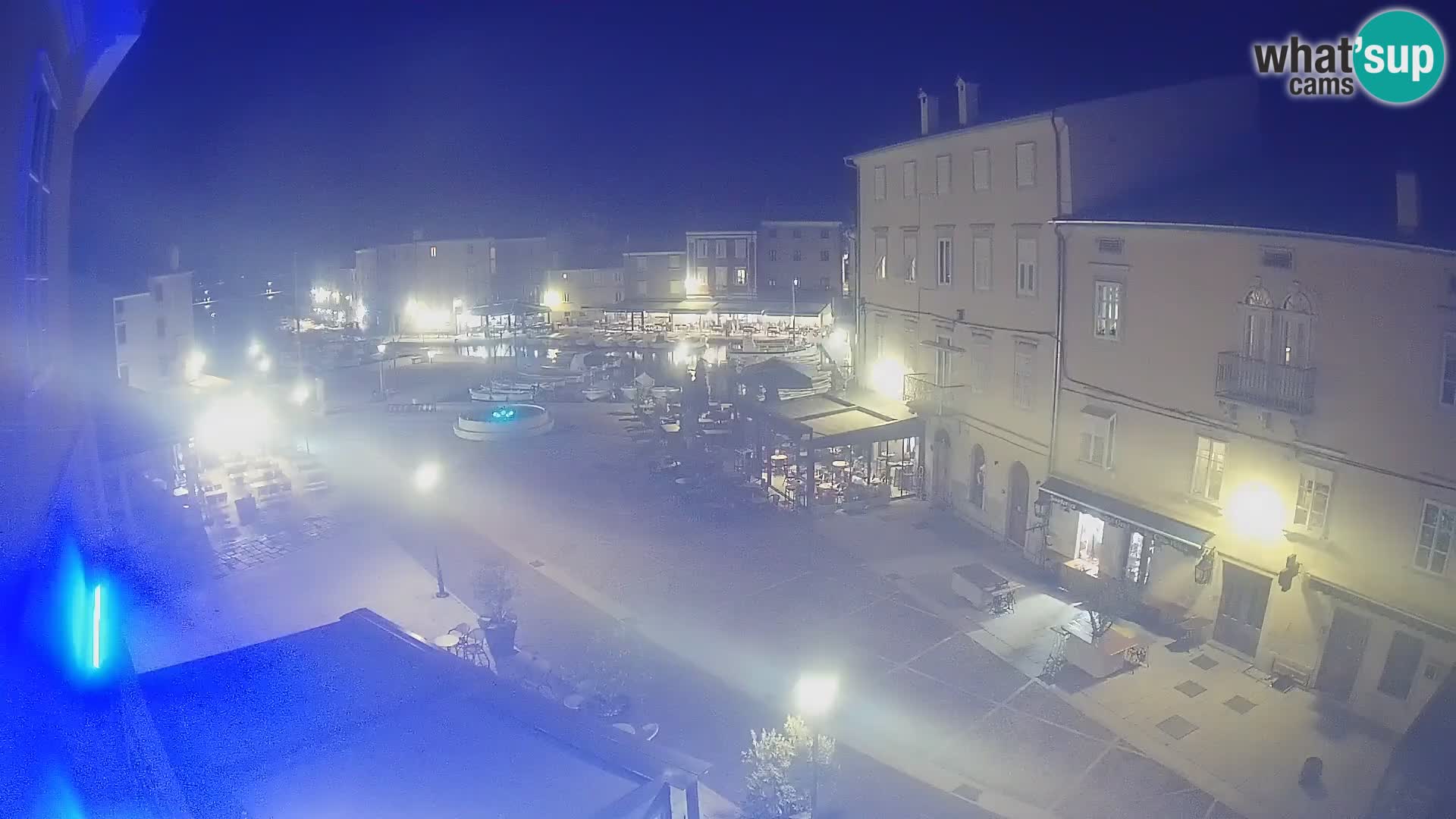 Cámara en vivo ciudad de Cres – plaza principal y “mandrač” – isla de Cres – Croacia