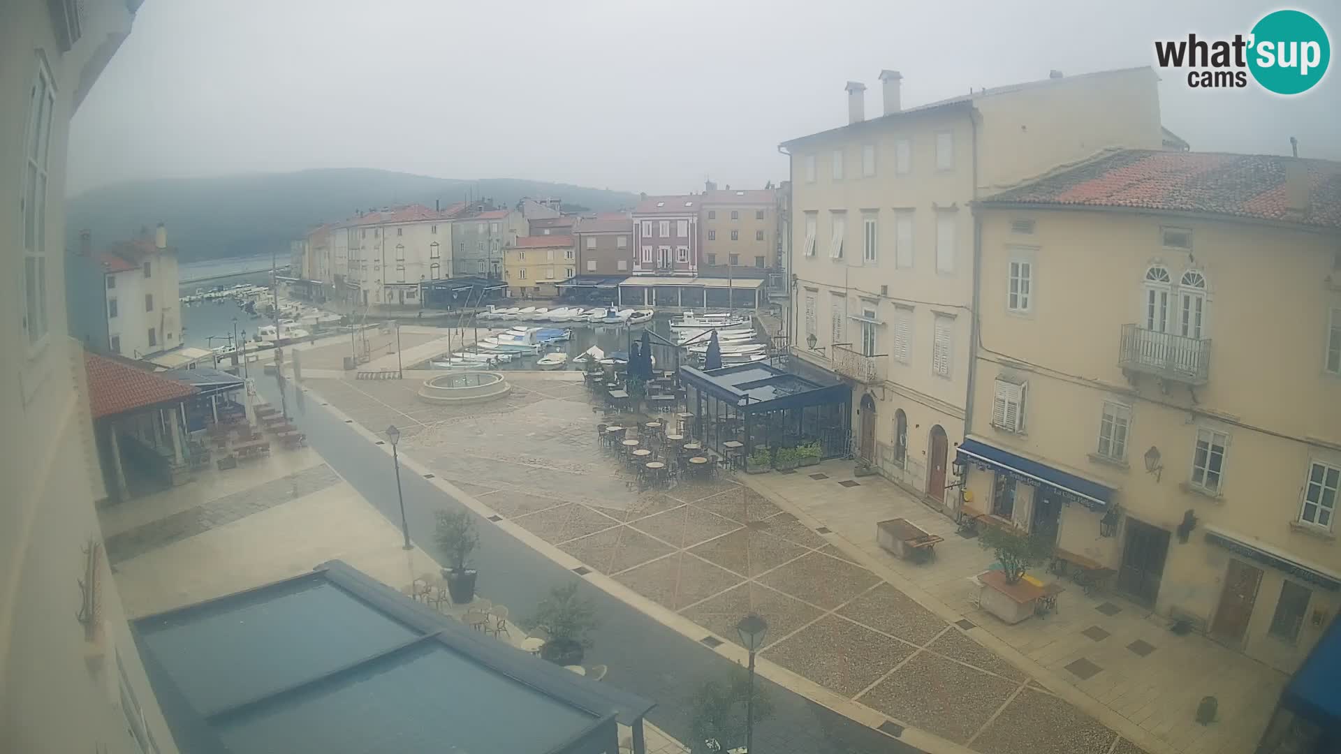 Cámara en vivo ciudad de Cres – plaza principal y “mandrač” – isla de Cres – Croacia