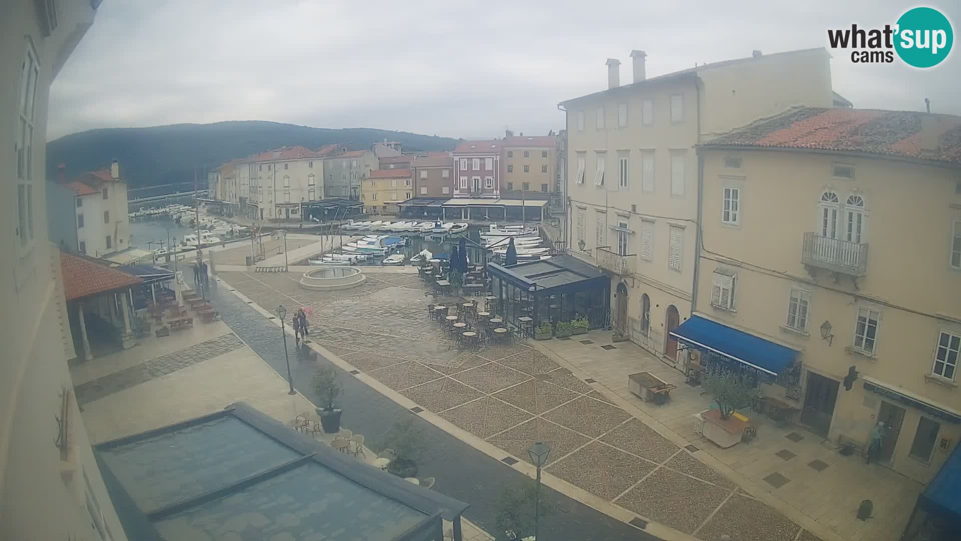 LIVE cam Cres city – place principale et “mandrač” – île de Cres – Croatie
