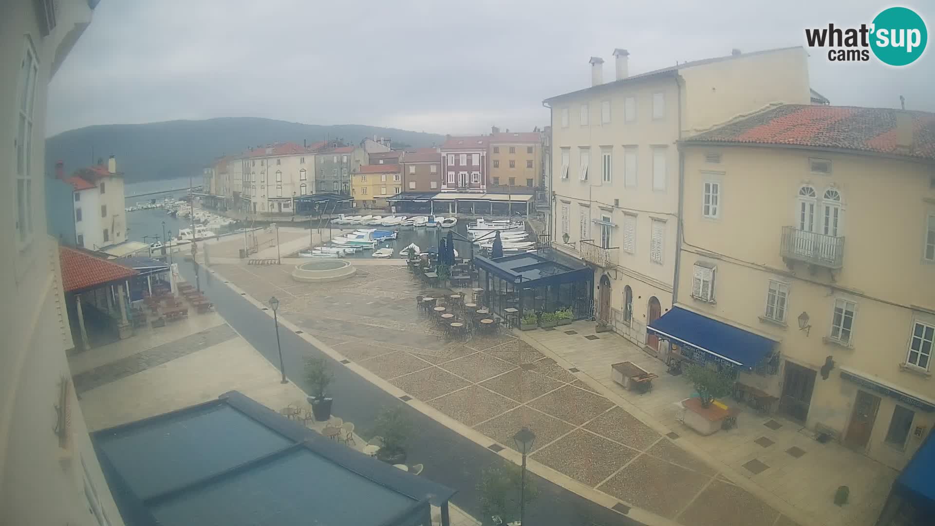 Cámara en vivo ciudad de Cres – plaza principal y “mandrač” – isla de Cres – Croacia