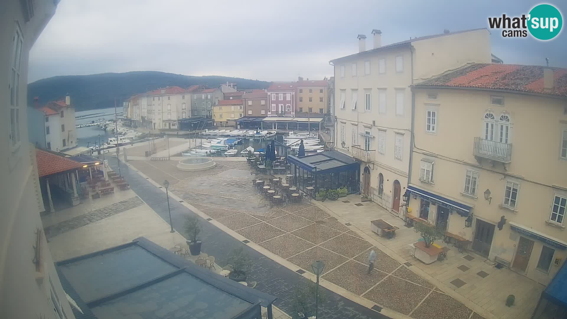LIVE cam Cres city – place principale et “mandrač” – île de Cres – Croatie