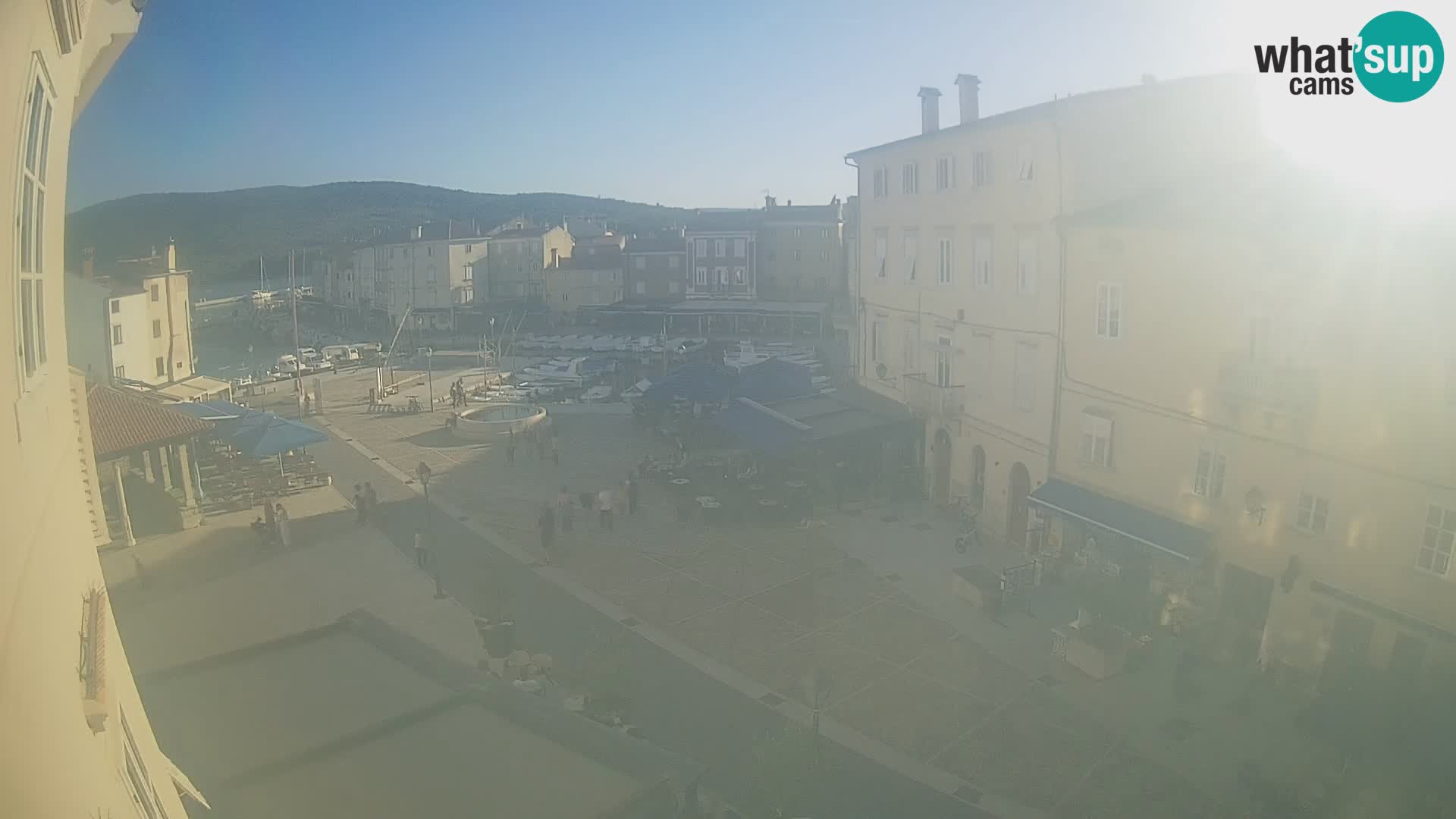 LIVE cam Cres city – place principale et “mandrač” – île de Cres – Croatie