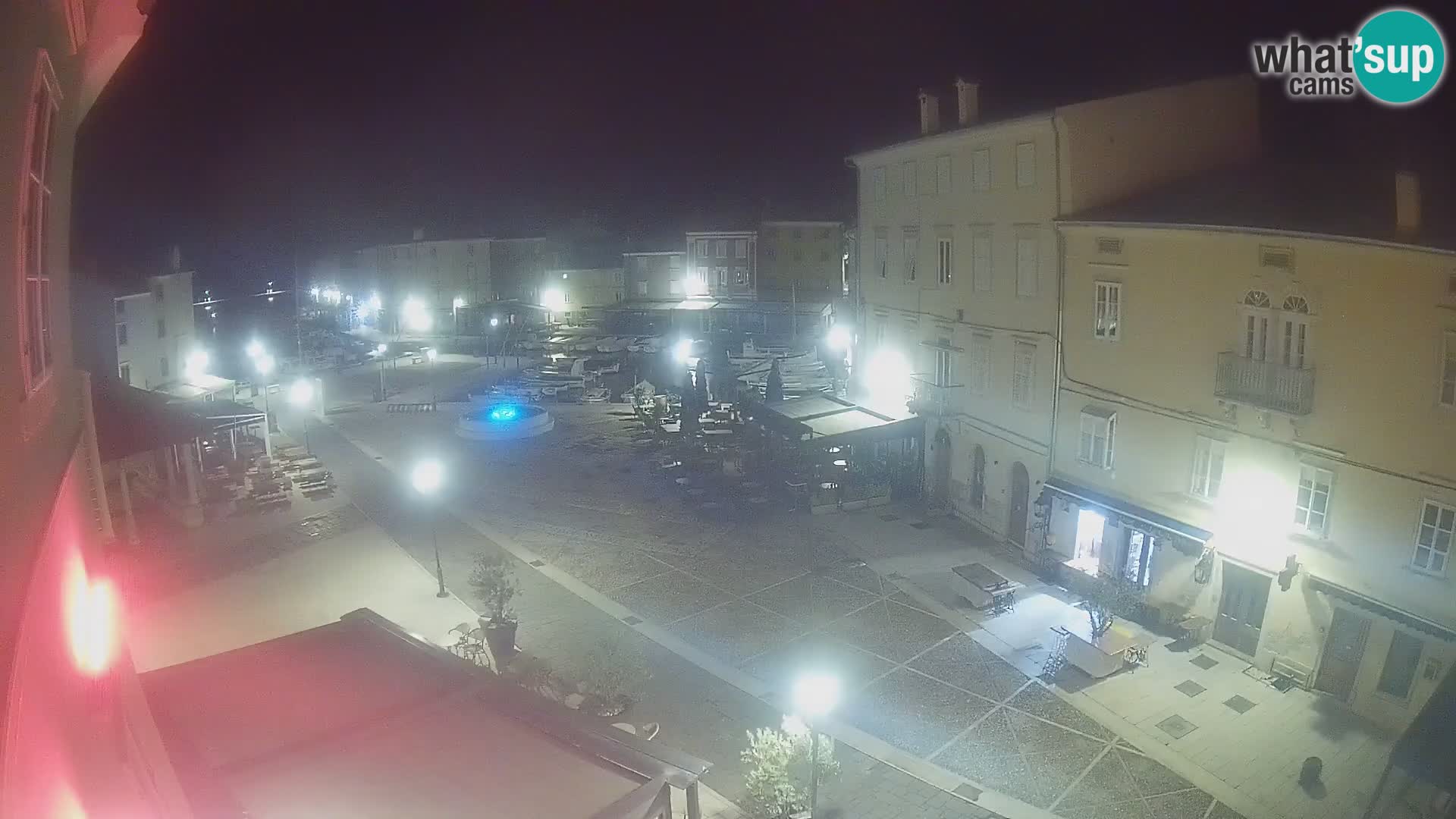 Cámara en vivo ciudad de Cres – plaza principal y “mandrač” – isla de Cres – Croacia