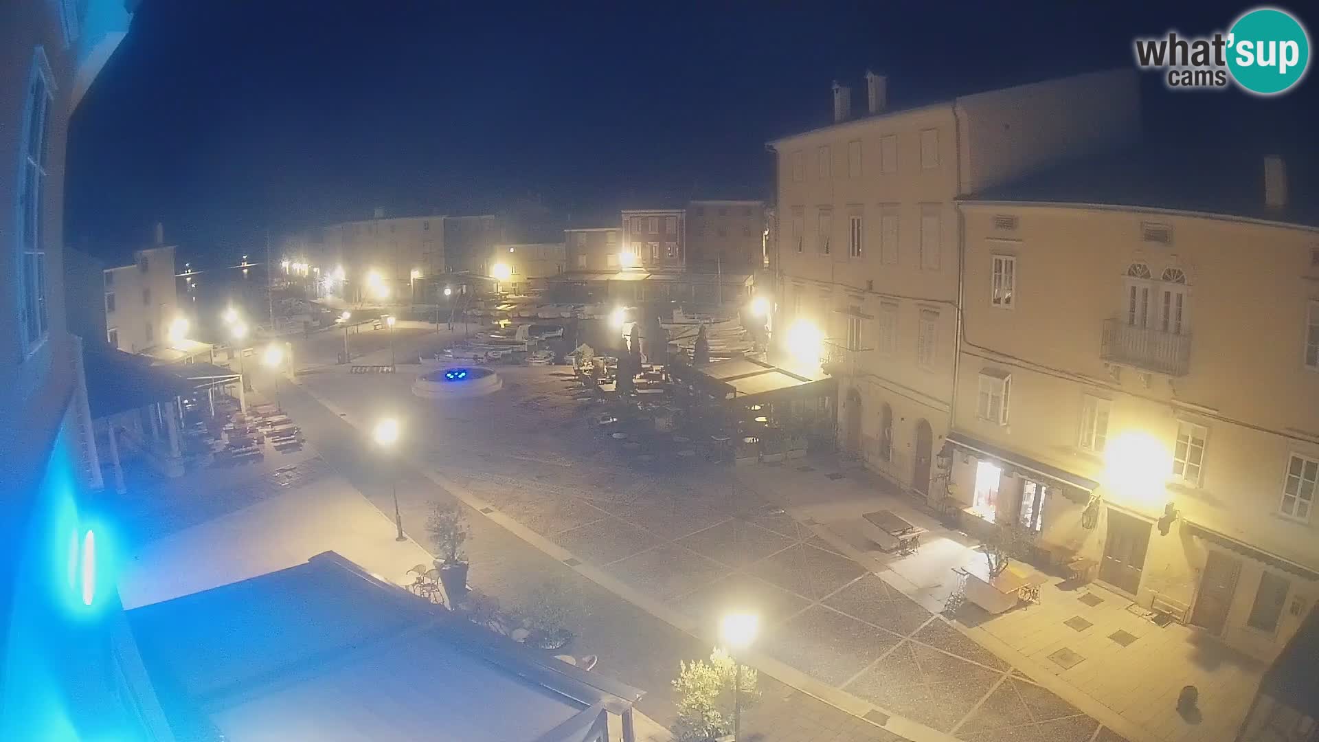 V ŽIVO spletna kamera Cres mesto – glavni trg in “mandrač” – otok Cres – Hrvaška