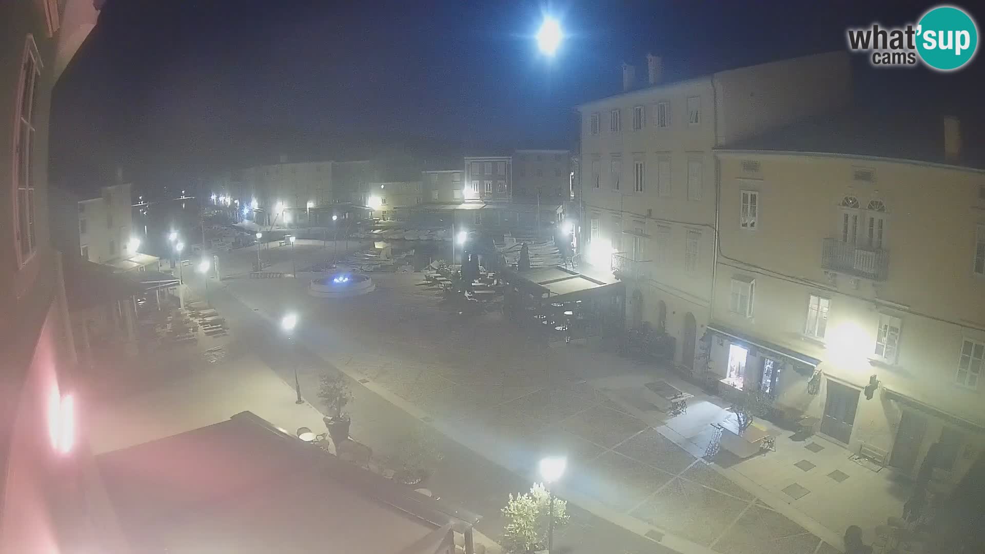 Cámara en vivo ciudad de Cres – plaza principal y “mandrač” – isla de Cres – Croacia