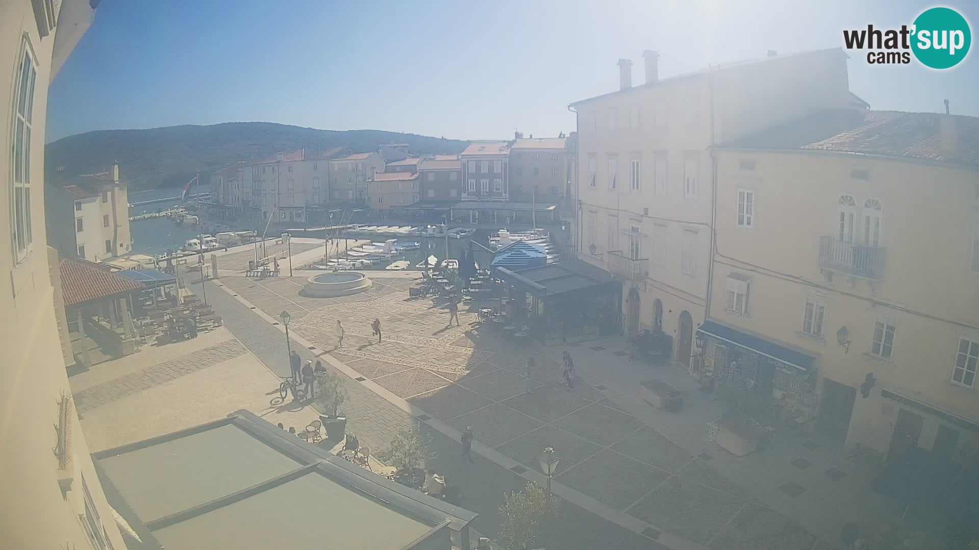 Cámara en vivo ciudad de Cres – plaza principal y “mandrač” – isla de Cres – Croacia