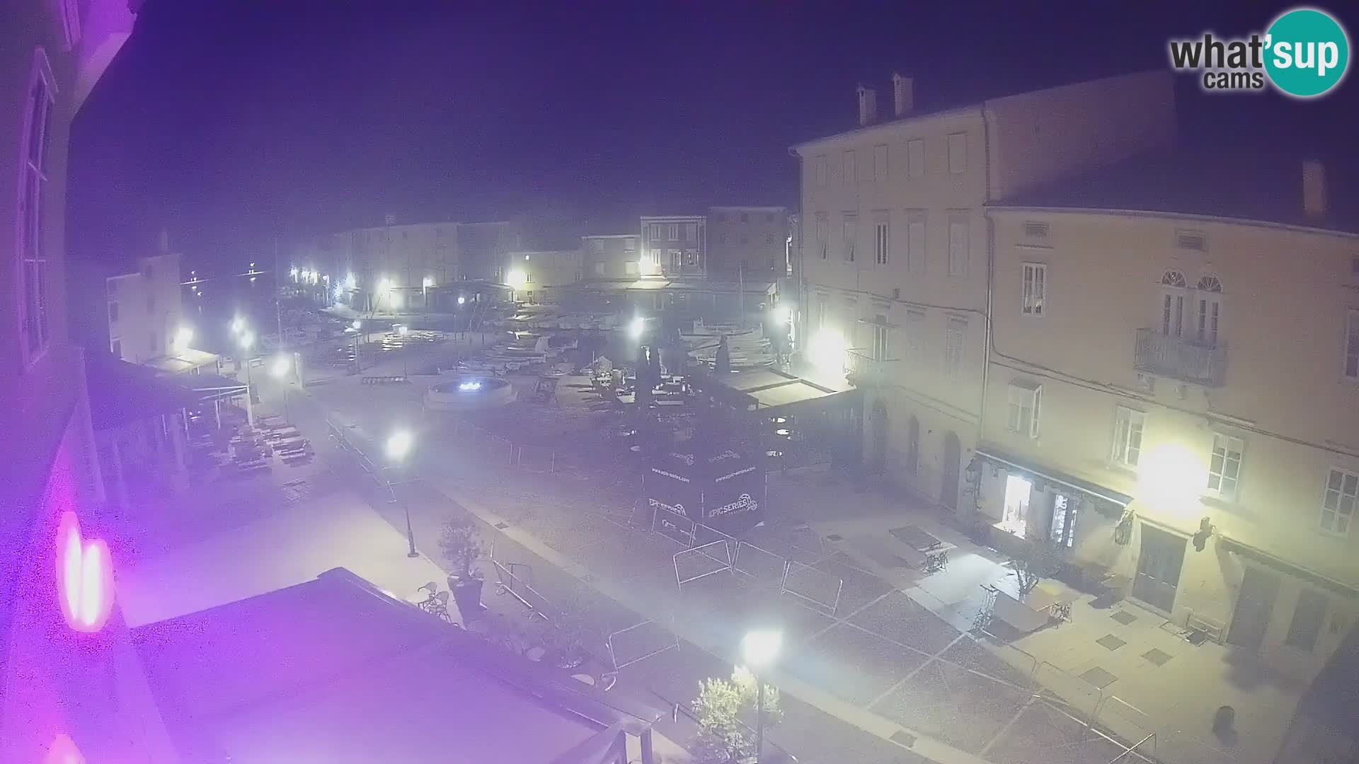 Cámara en vivo ciudad de Cres – plaza principal y “mandrač” – isla de Cres – Croacia