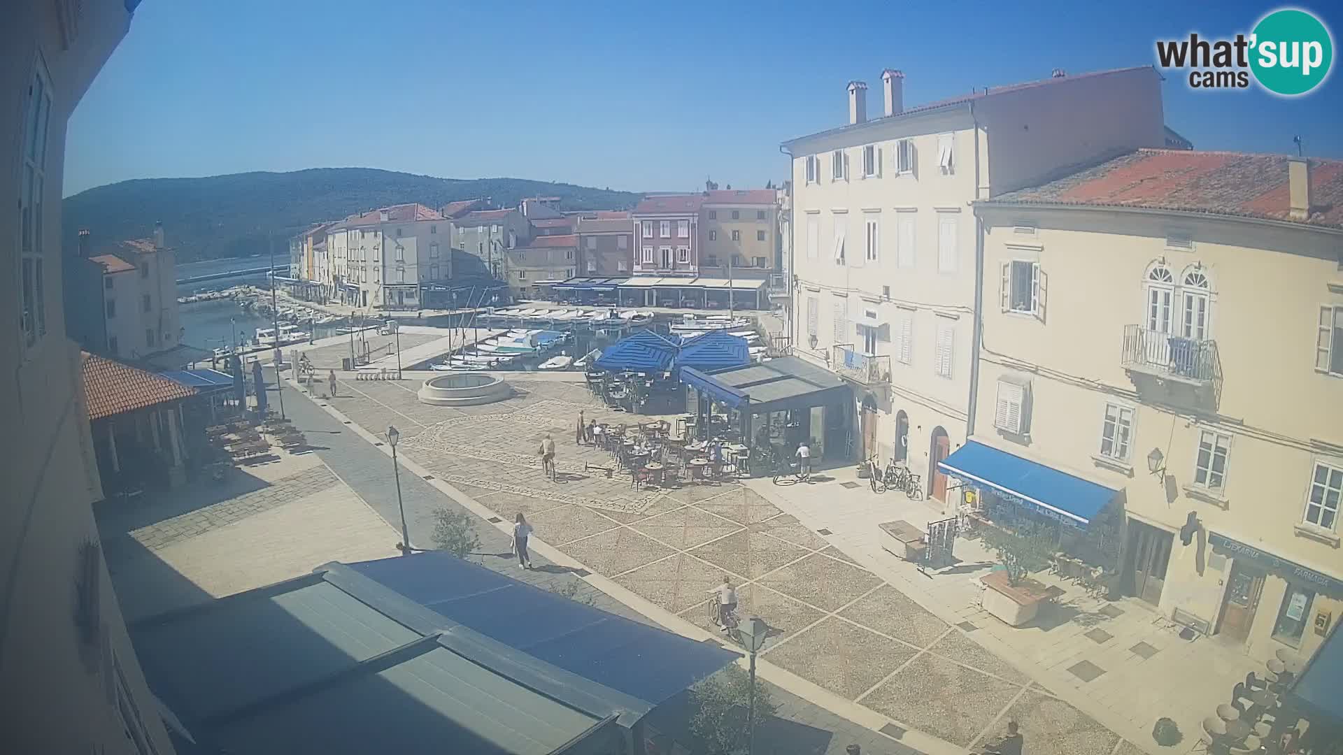 Cámara en vivo ciudad de Cres – plaza principal y “mandrač” – isla de Cres – Croacia