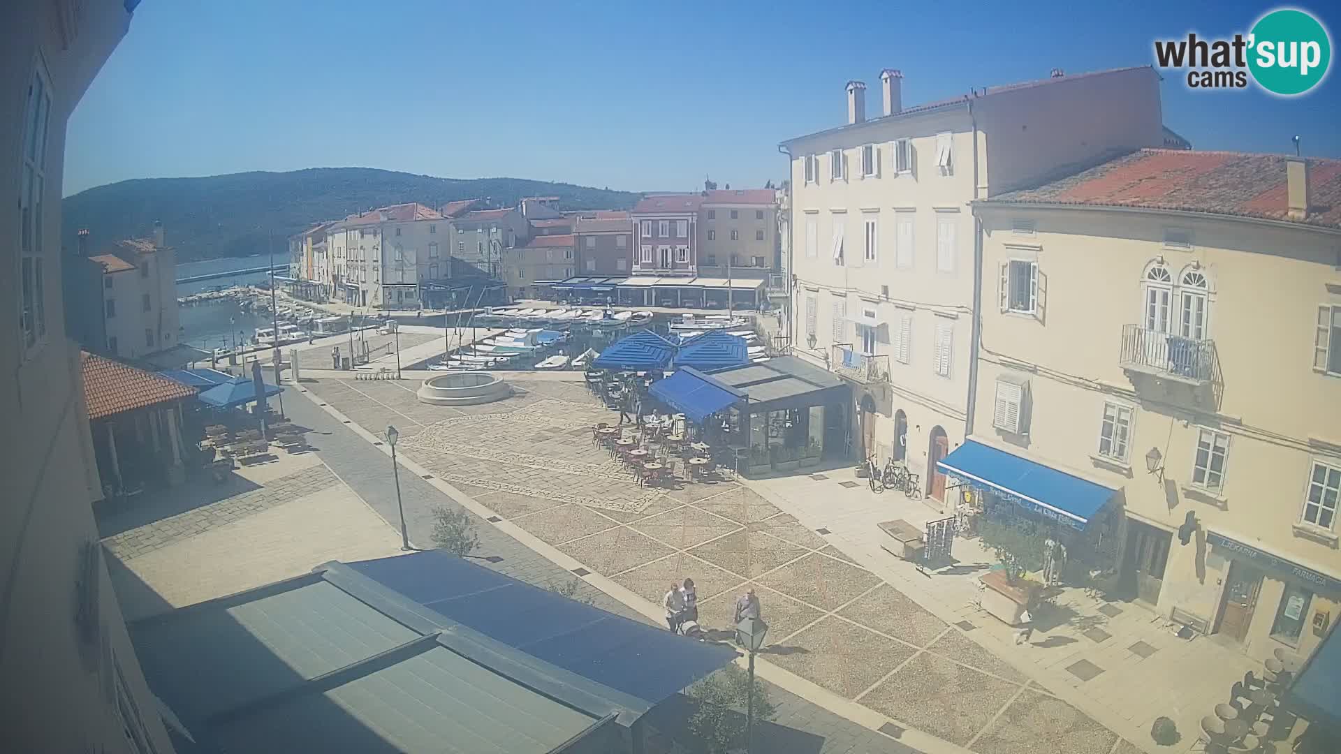 LIVE cam Cres city – place principale et “mandrač” – île de Cres – Croatie