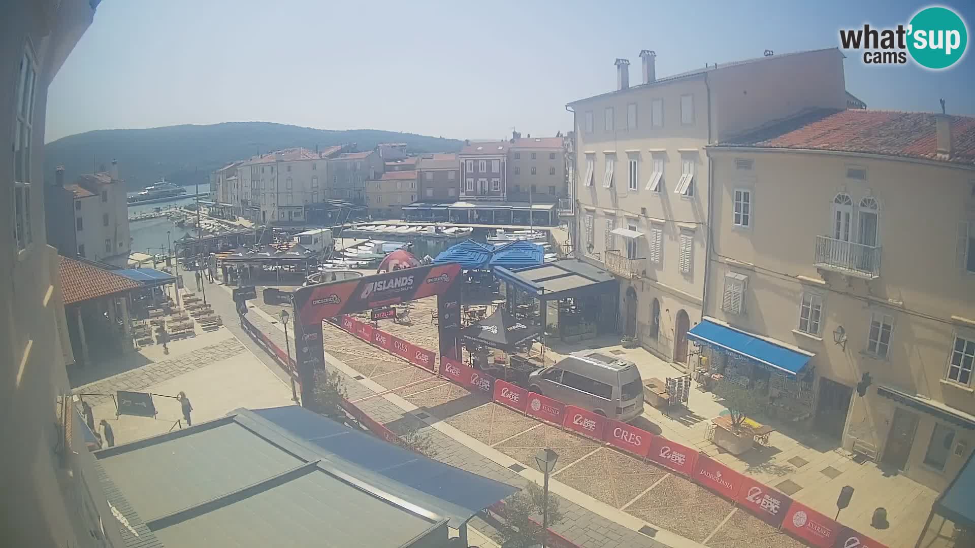 Cámara en vivo ciudad de Cres – plaza principal y “mandrač” – isla de Cres – Croacia