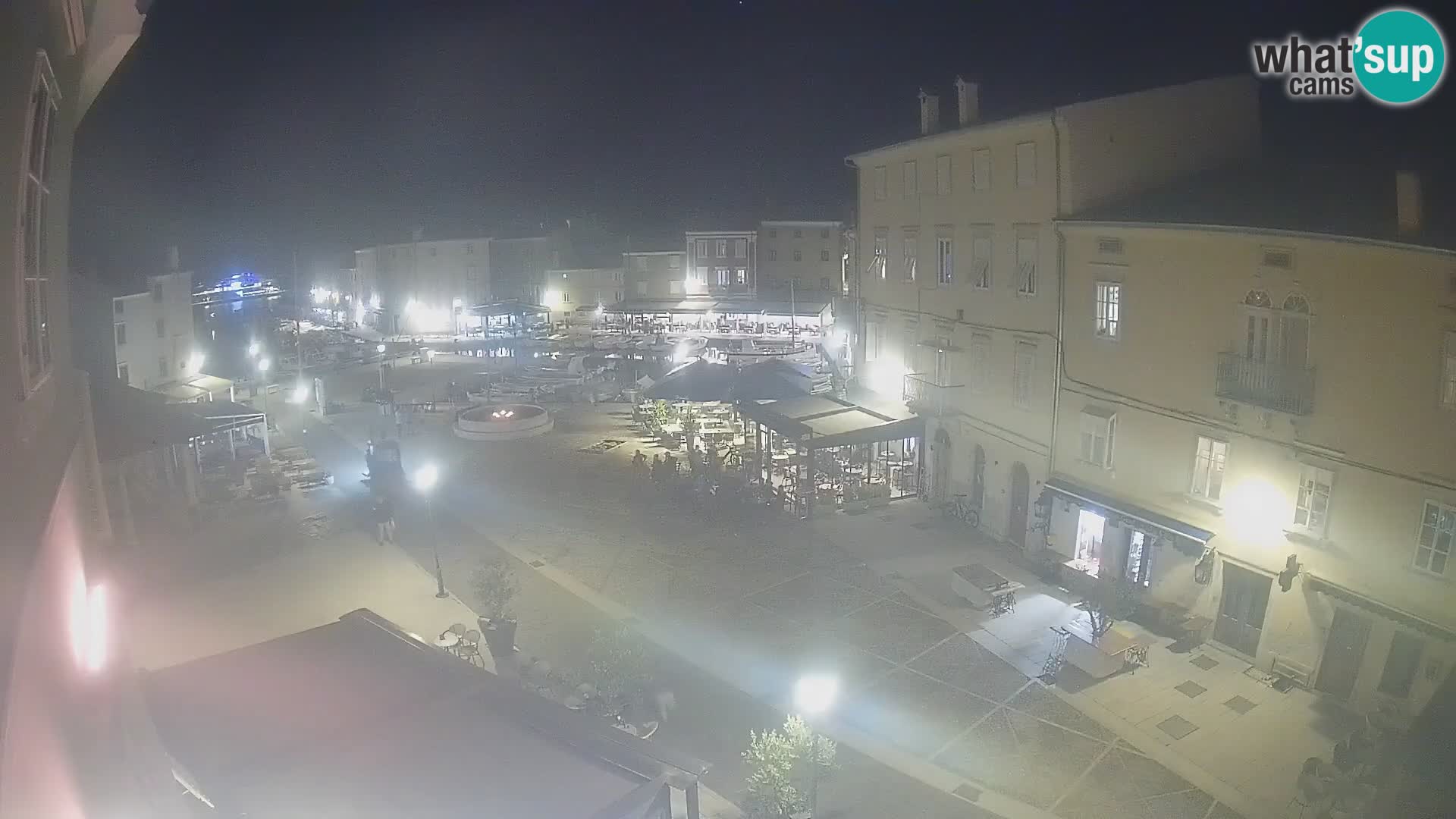 V ŽIVO spletna kamera Cres mesto – glavni trg in “mandrač” – otok Cres – Hrvaška