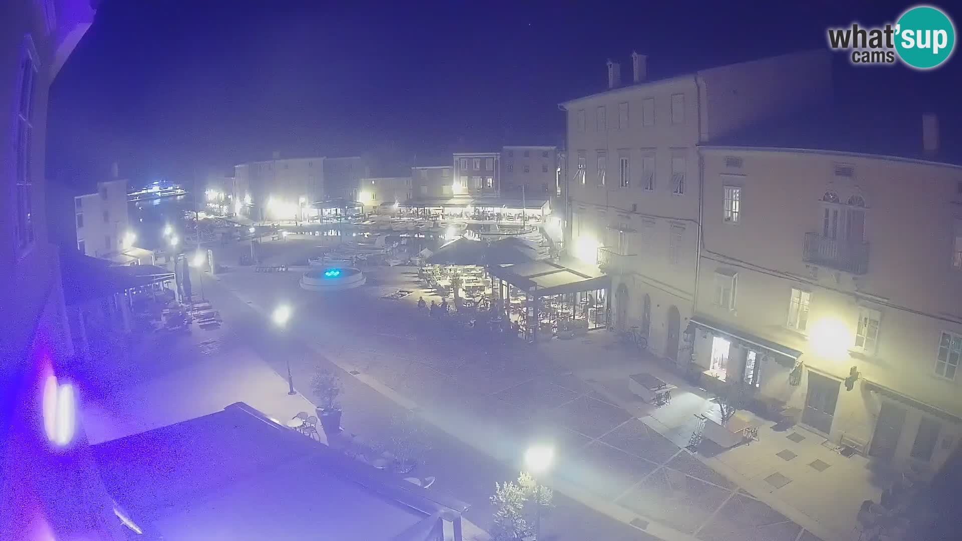 Web kamera Grad Cres – glavni trg i “mandrač” – otok Cres