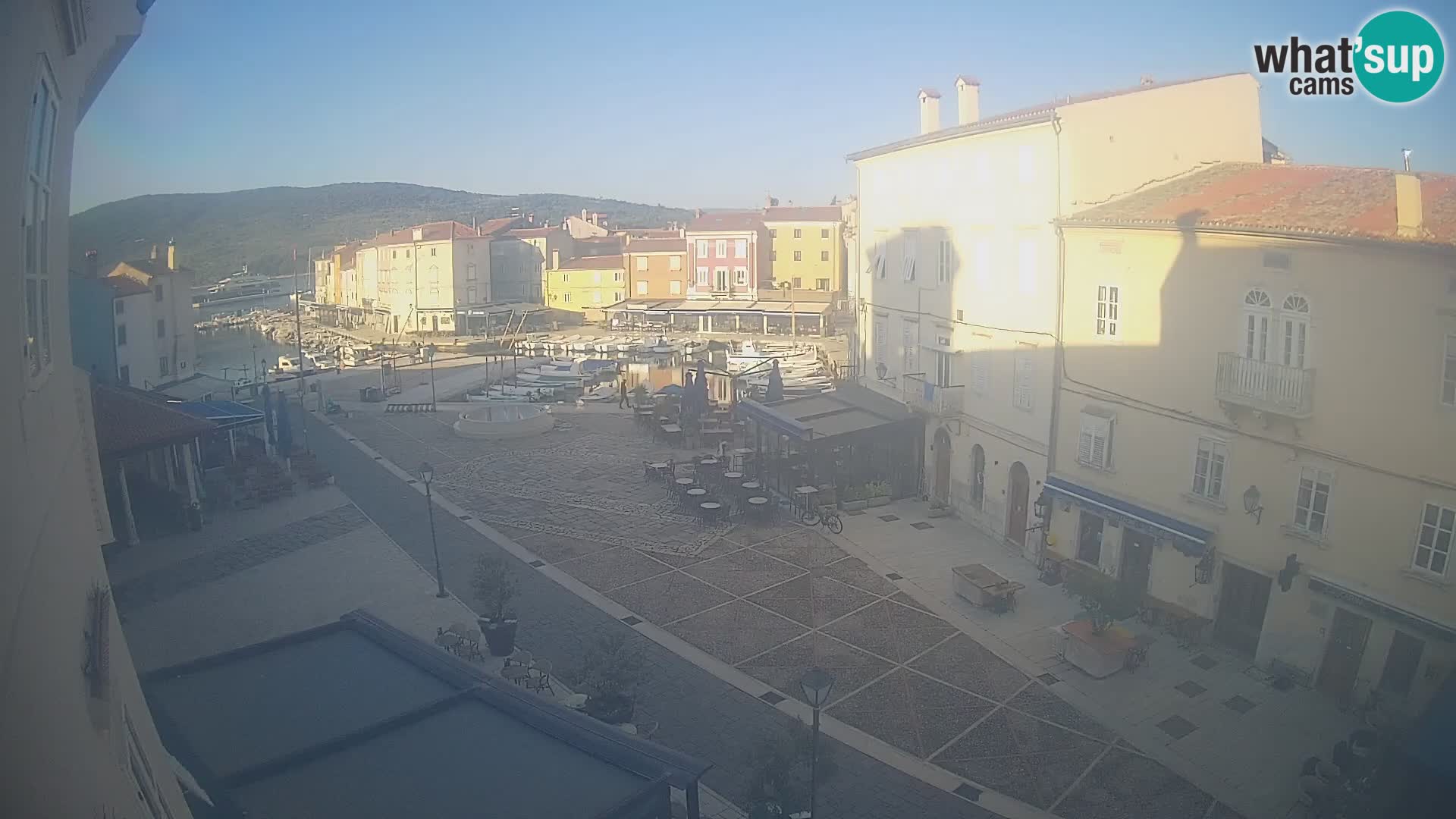 Cámara en vivo ciudad de Cres – plaza principal y “mandrač” – isla de Cres – Croacia