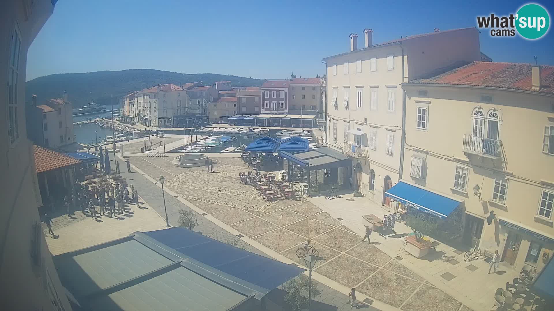 Web kamera Grad Cres – glavni trg i “mandrač” – otok Cres