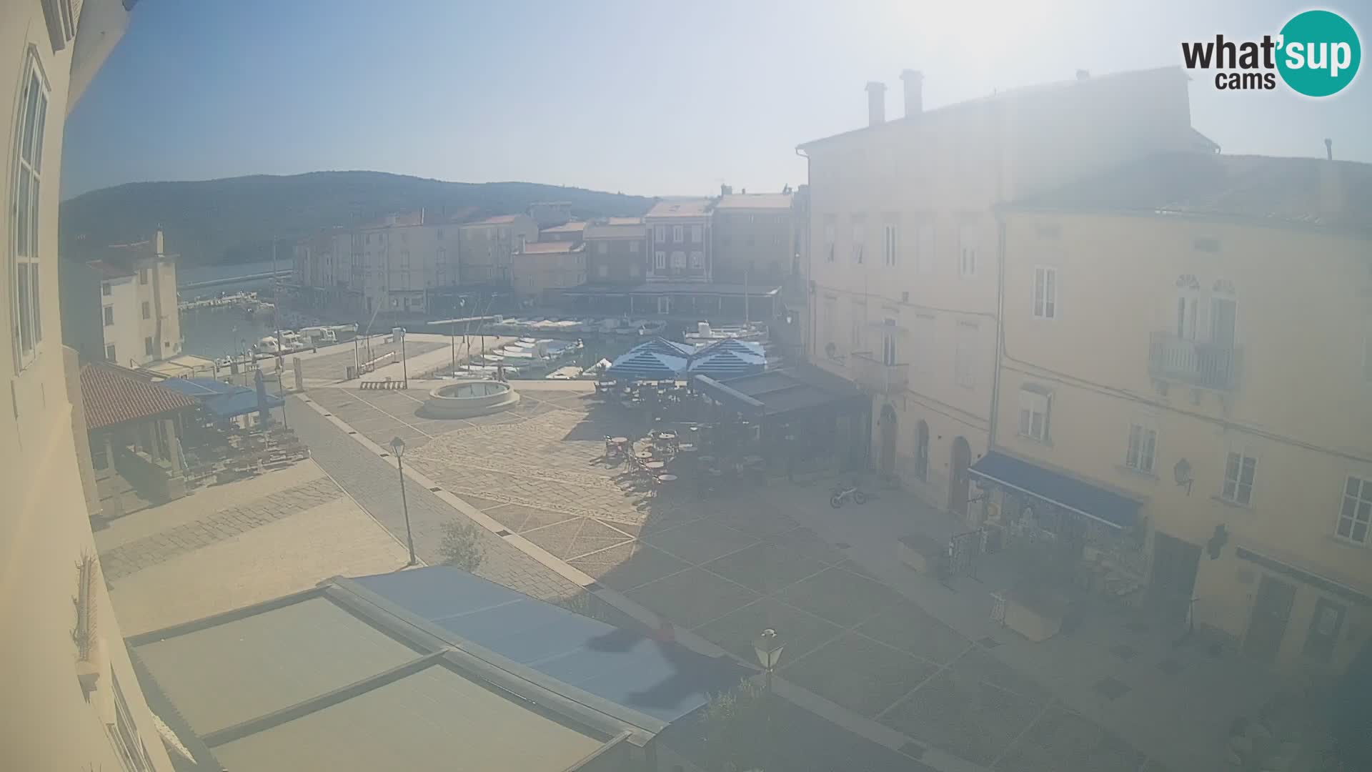 LIVE cam Cres city – place principale et “mandrač” – île de Cres – Croatie