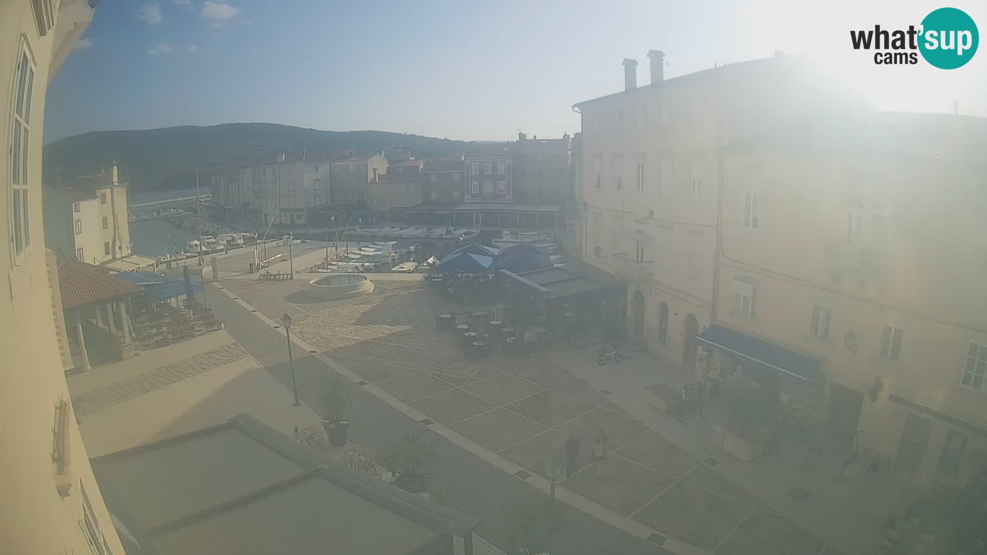 LIVE cam Cres city – place principale et “mandrač” – île de Cres – Croatie