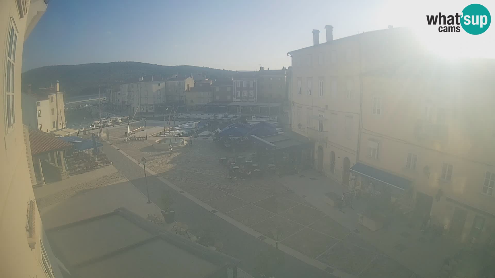 Cámara en vivo ciudad de Cres – plaza principal y “mandrač” – isla de Cres – Croacia