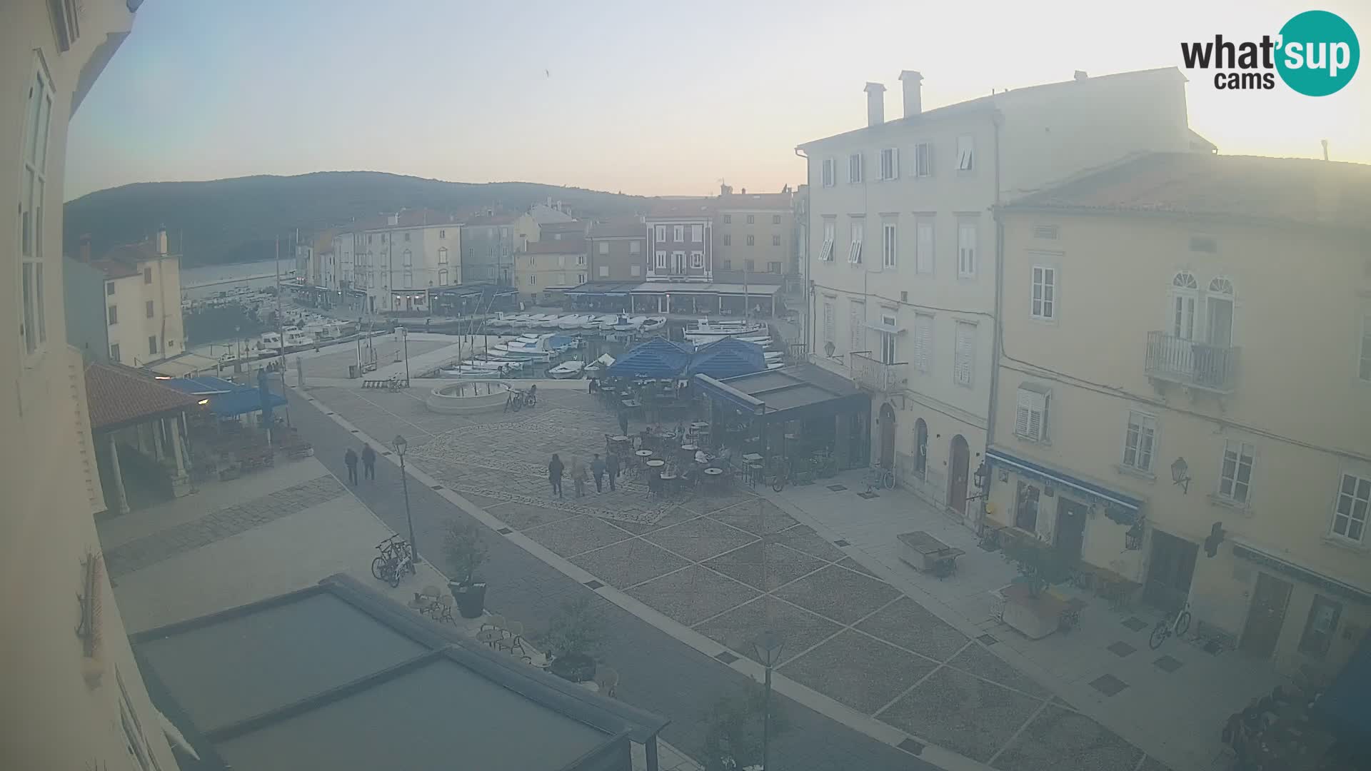 LIVE cam Cres city – place principale et “mandrač” – île de Cres – Croatie