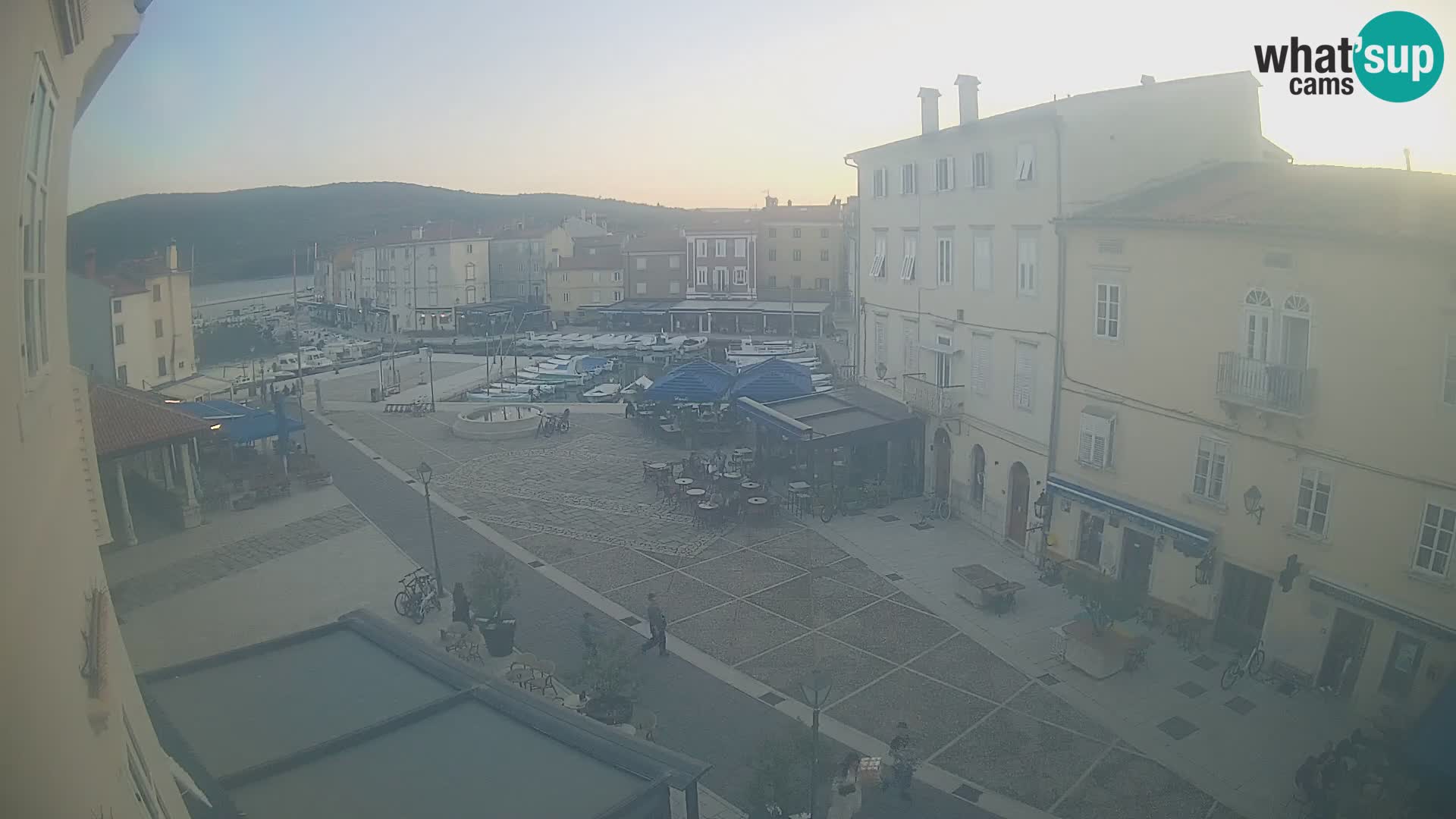 LIVE cam Cres city – place principale et “mandrač” – île de Cres – Croatie