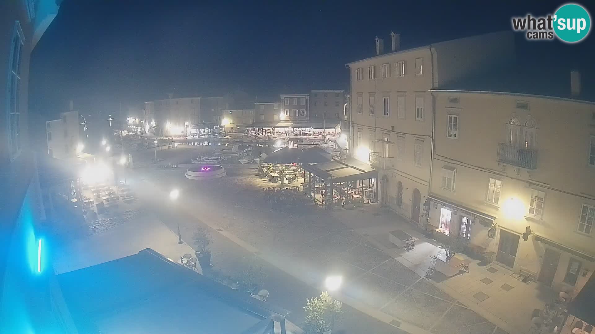 LIVE cam Cres city – place principale et “mandrač” – île de Cres – Croatie