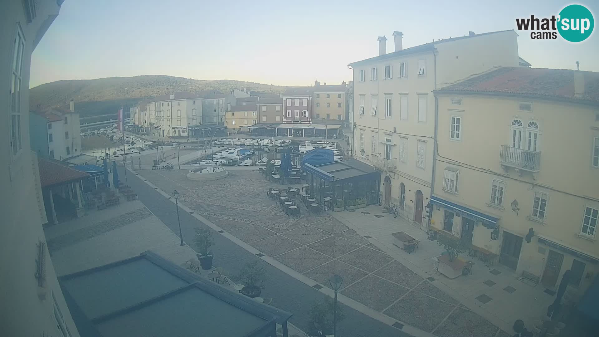 LIVE cam Cres Stadt – Hauptplatz und “mandrač” – Cres Insel – Kroatien