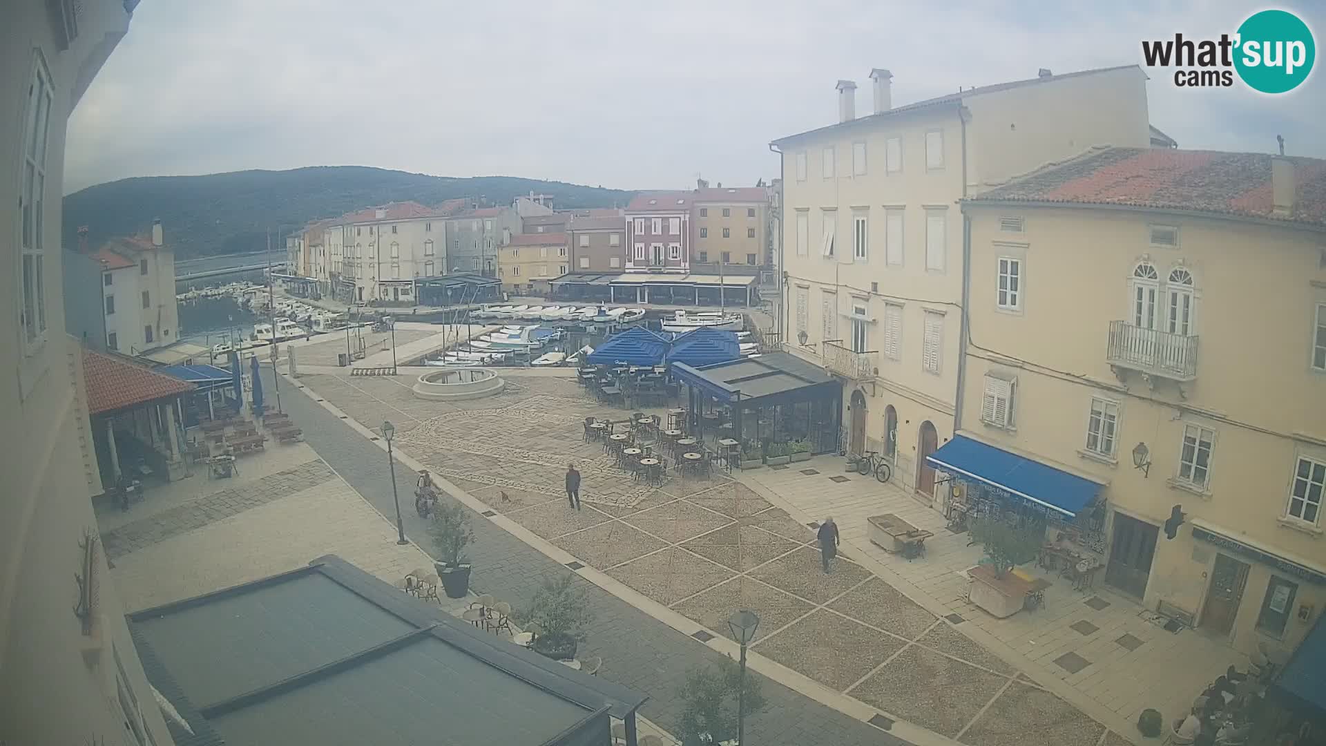 Cámara en vivo ciudad de Cres – plaza principal y “mandrač” – isla de Cres – Croacia