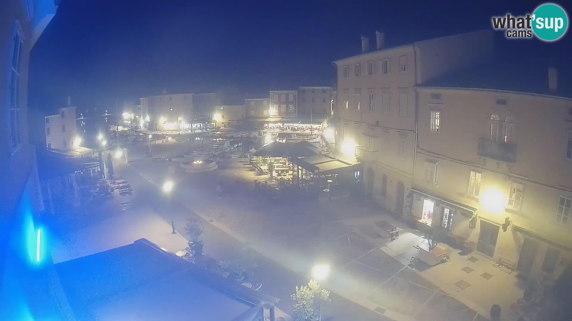 Kamera v ŽIVO Cres mesto – glavni trg in “mandrač” – otok Cres – Hrvaška