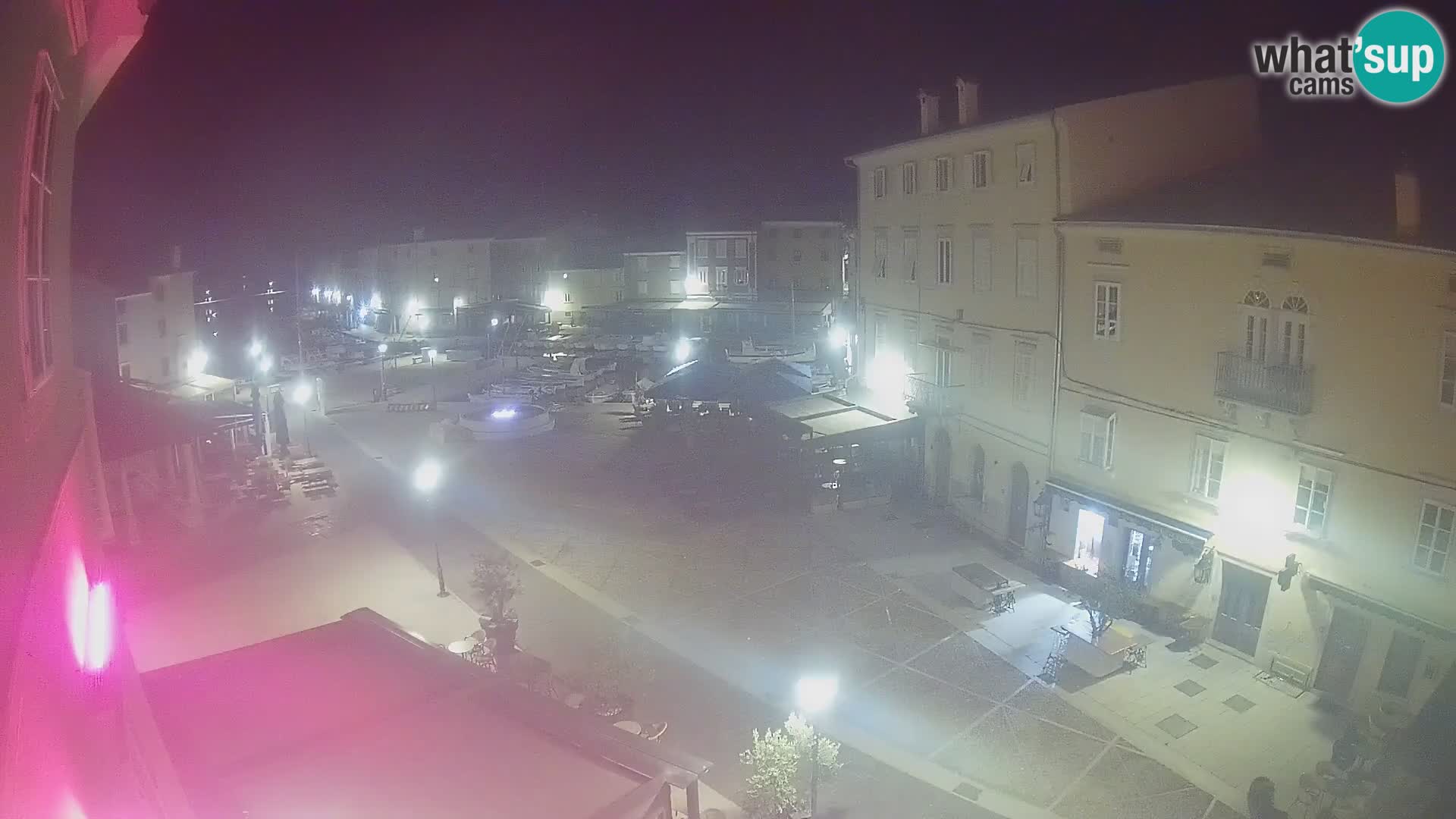 Cámara en vivo ciudad de Cres – plaza principal y “mandrač” – isla de Cres – Croacia